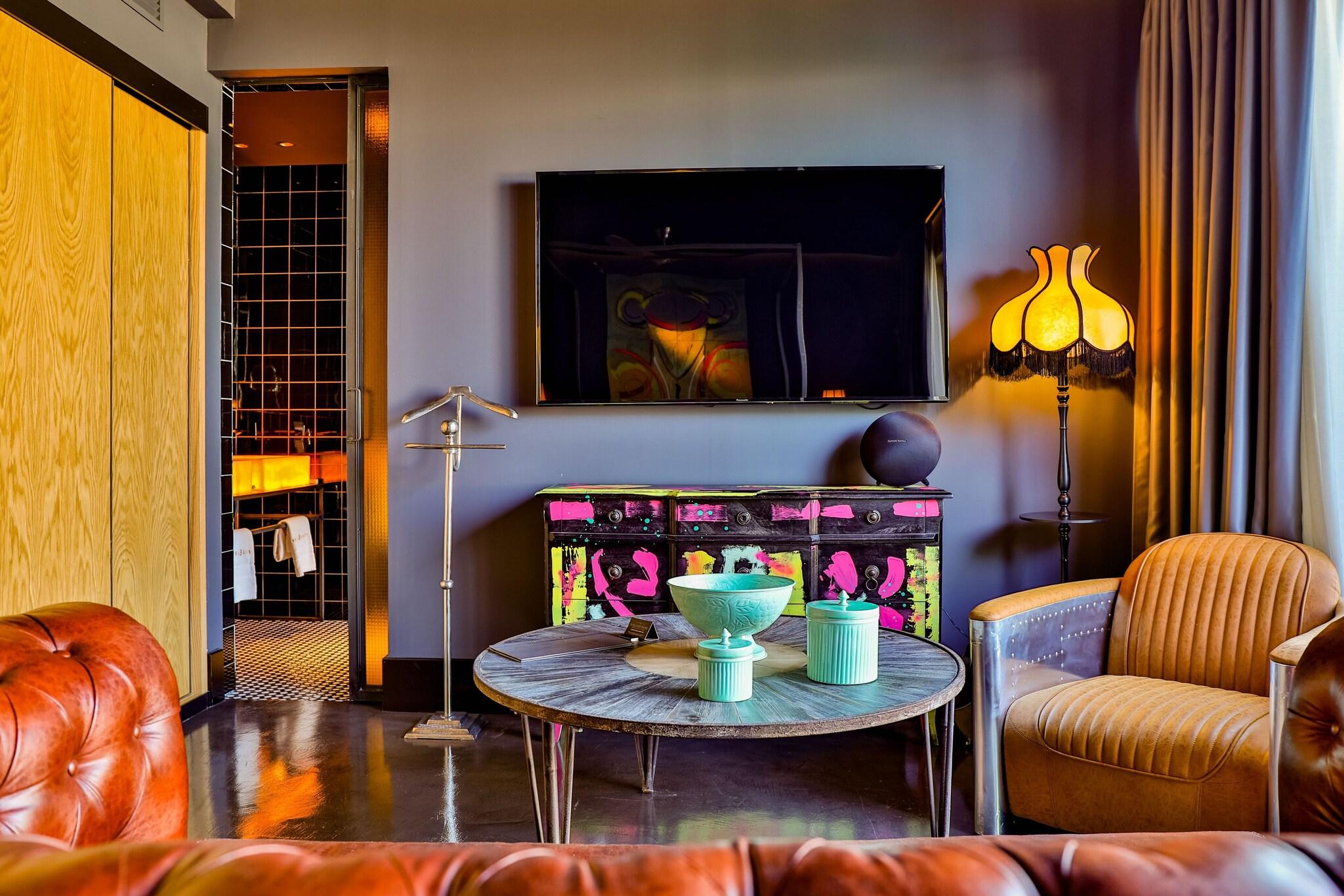 Room King Bed with Jacuzzi