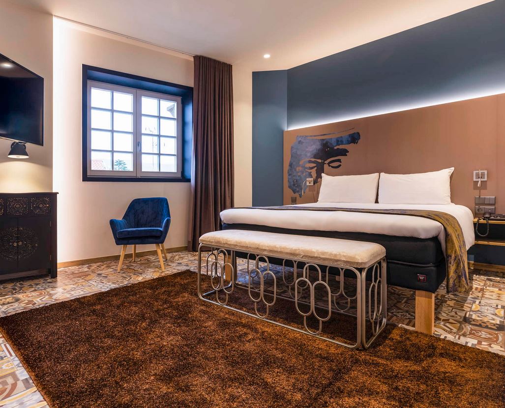 Double Queen Size Bed