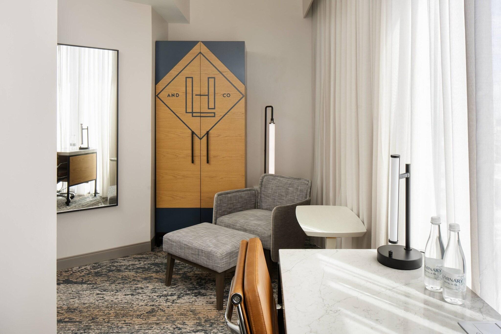 Junior Suite City View One Bedroom