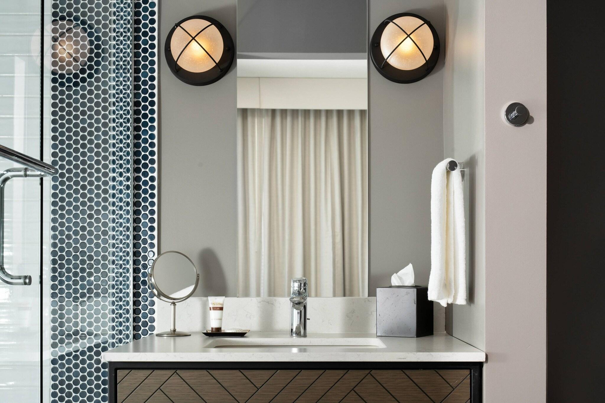 Suite King Bed One Bedroom 