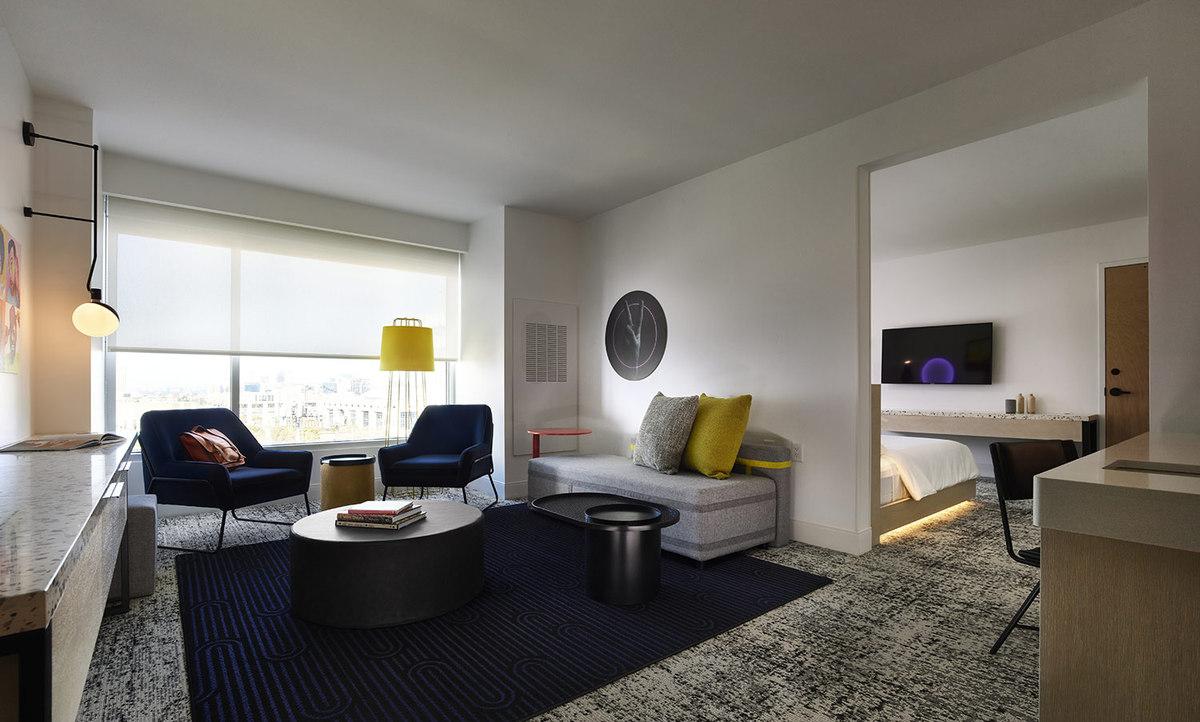 Suite King Size Bed