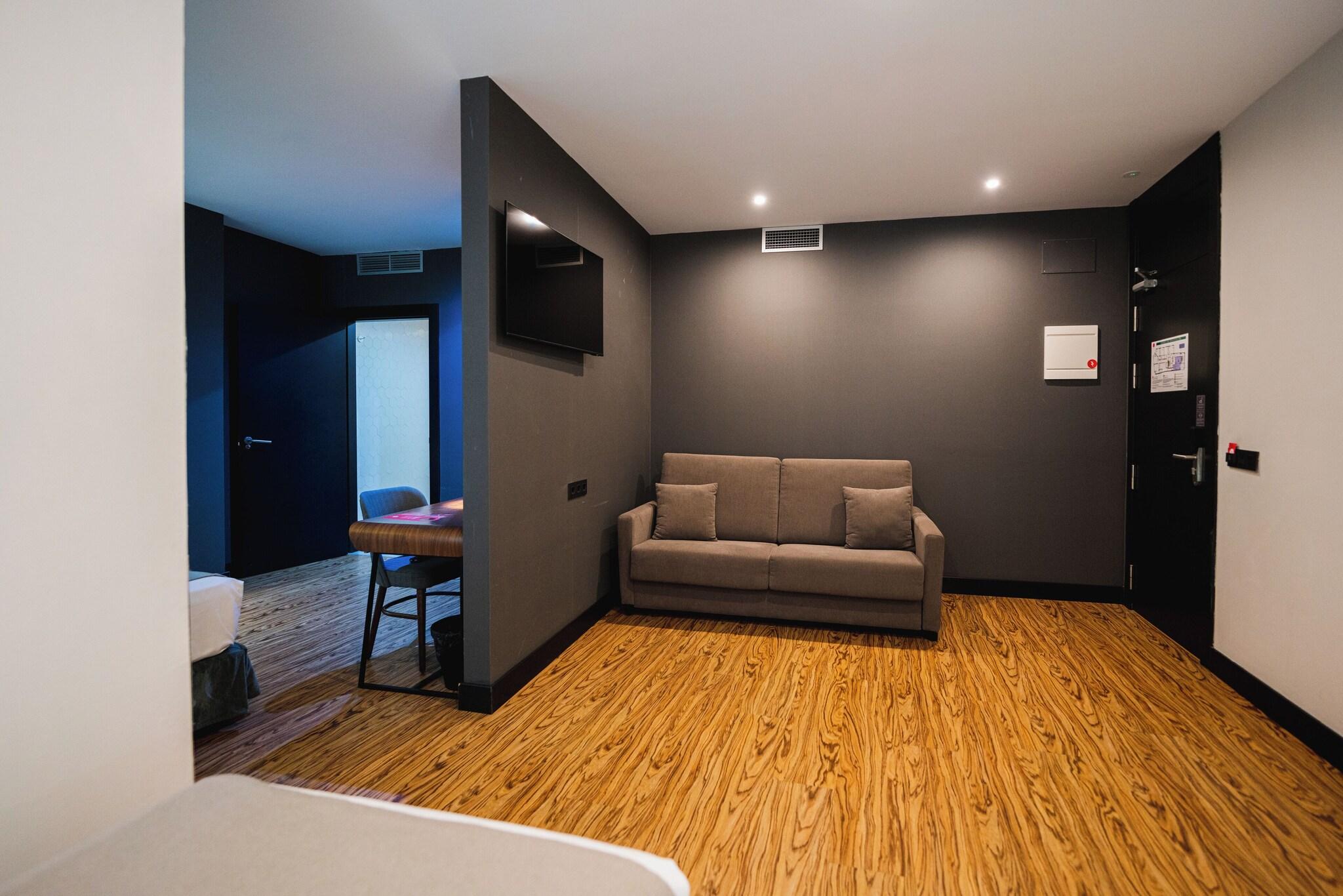 Family Room Queen Size Bed