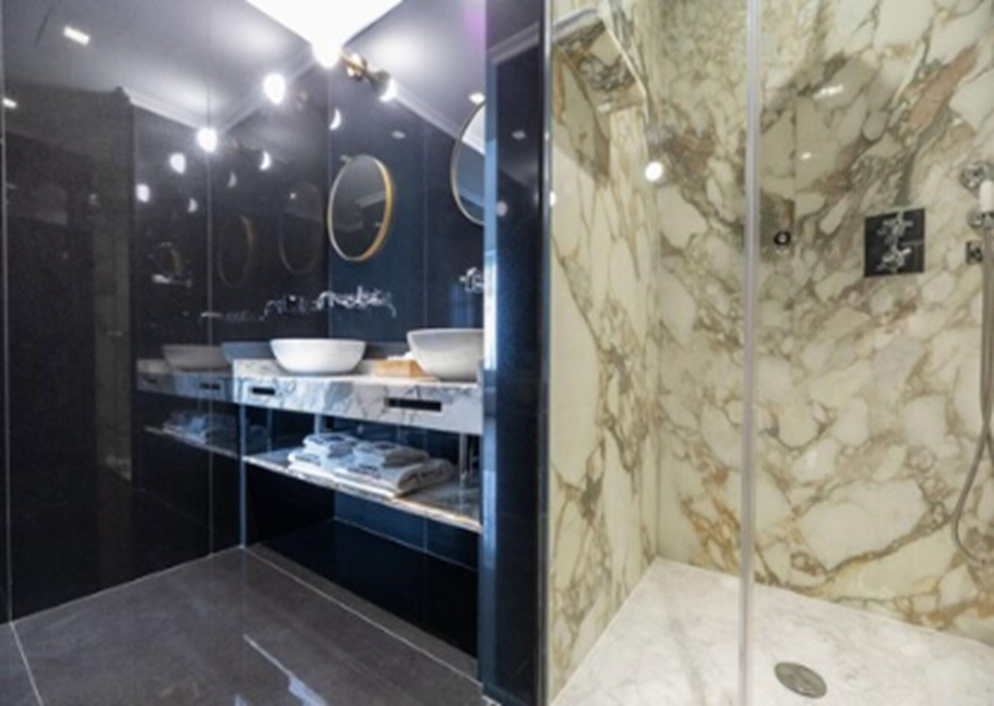 Studio King Size Bed