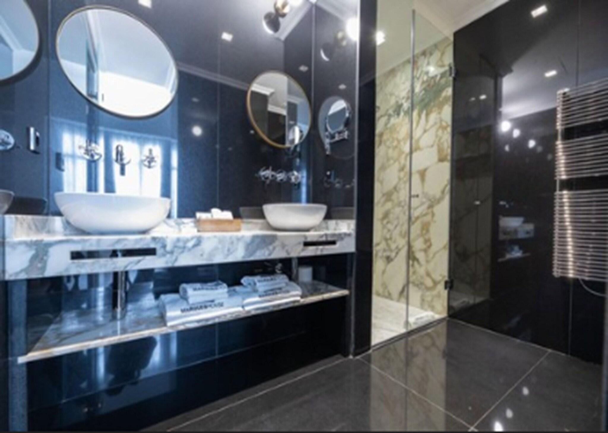 Studio King Size Bed