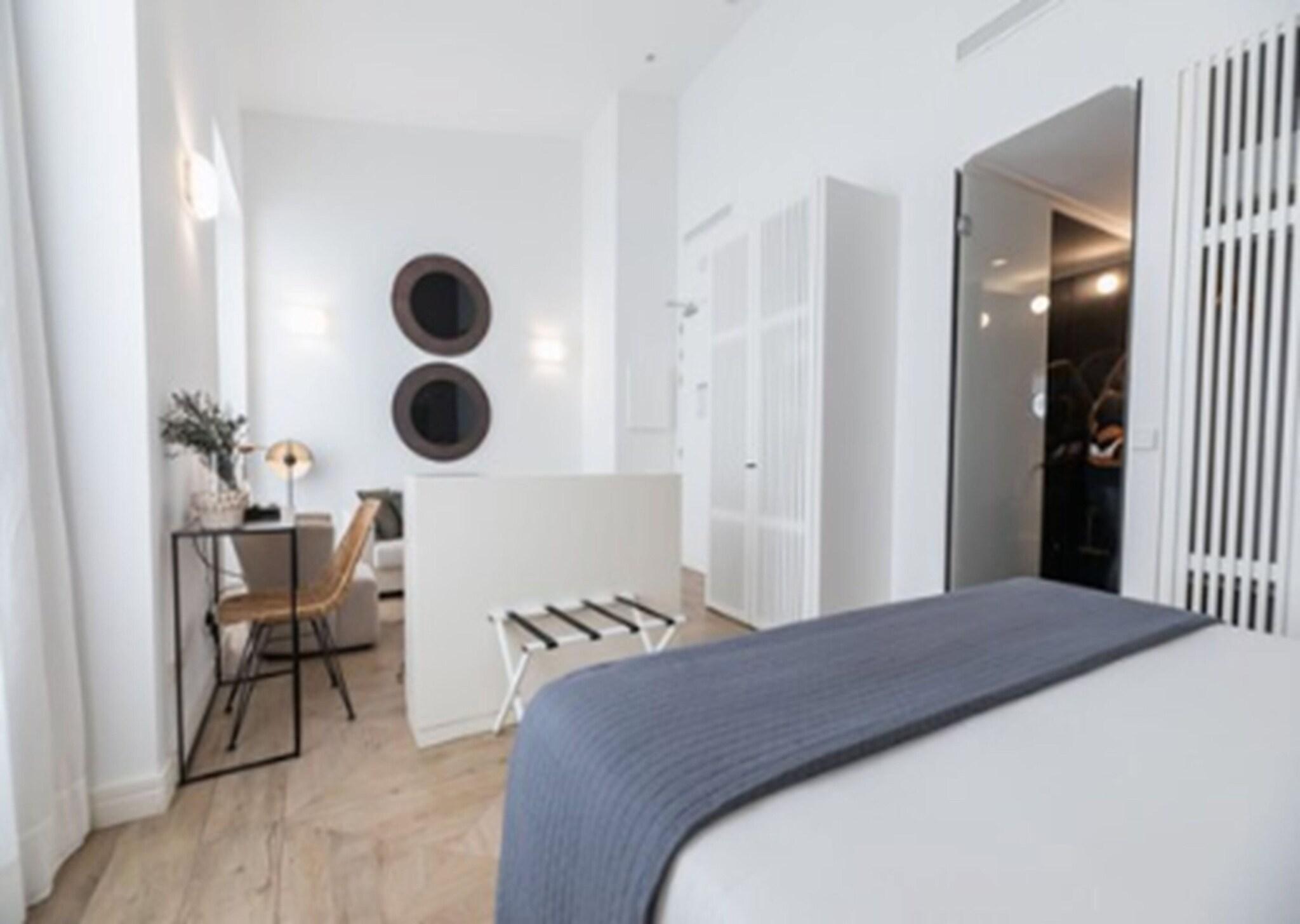 Studio King Size Bed