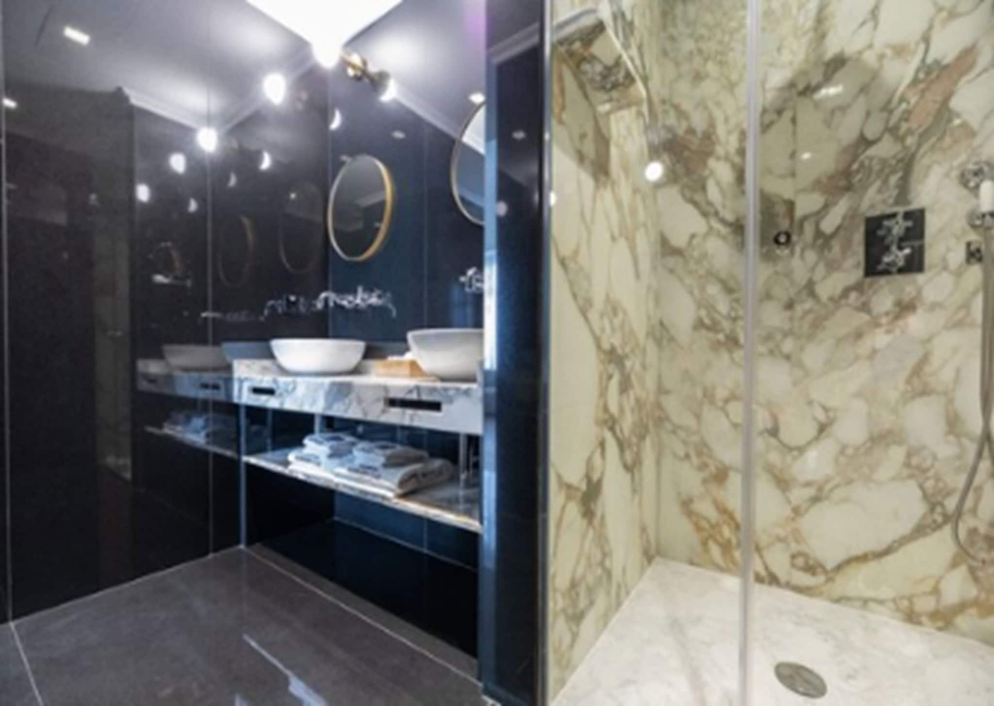 Studio King Size Bed