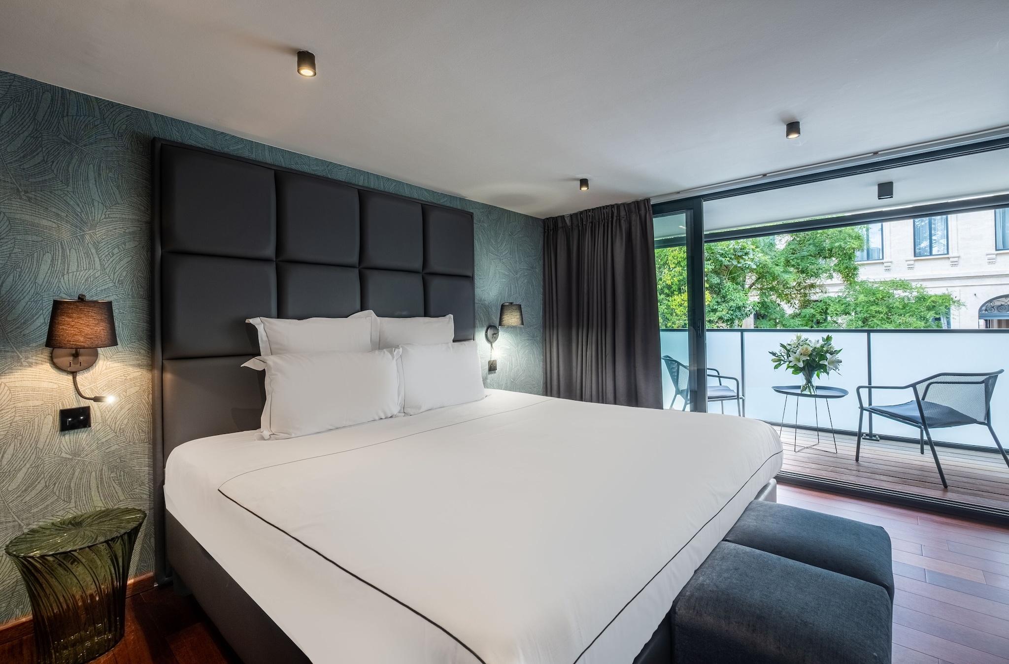 Double Deluxe King Bed