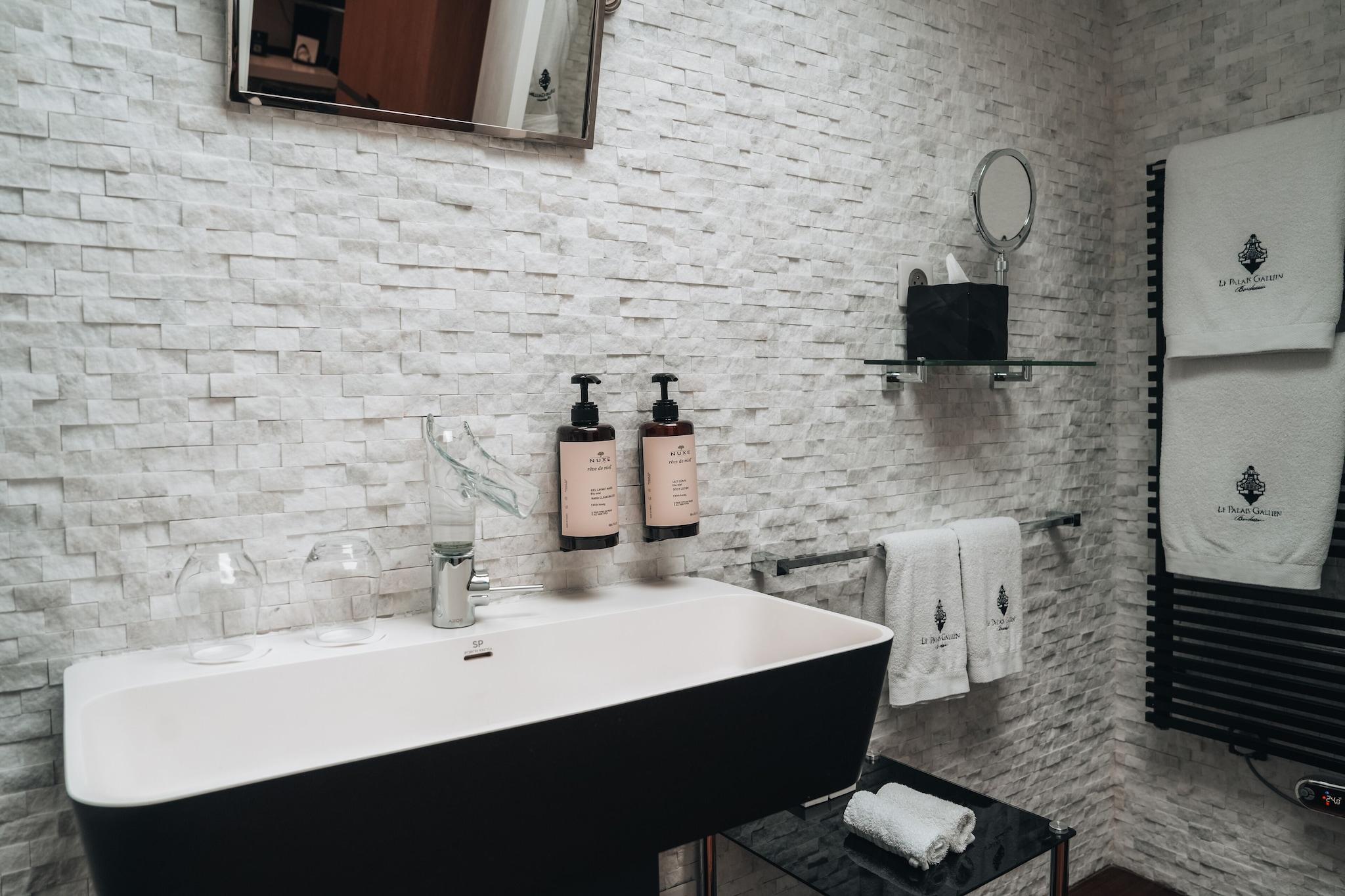 Double Deluxe King Bed