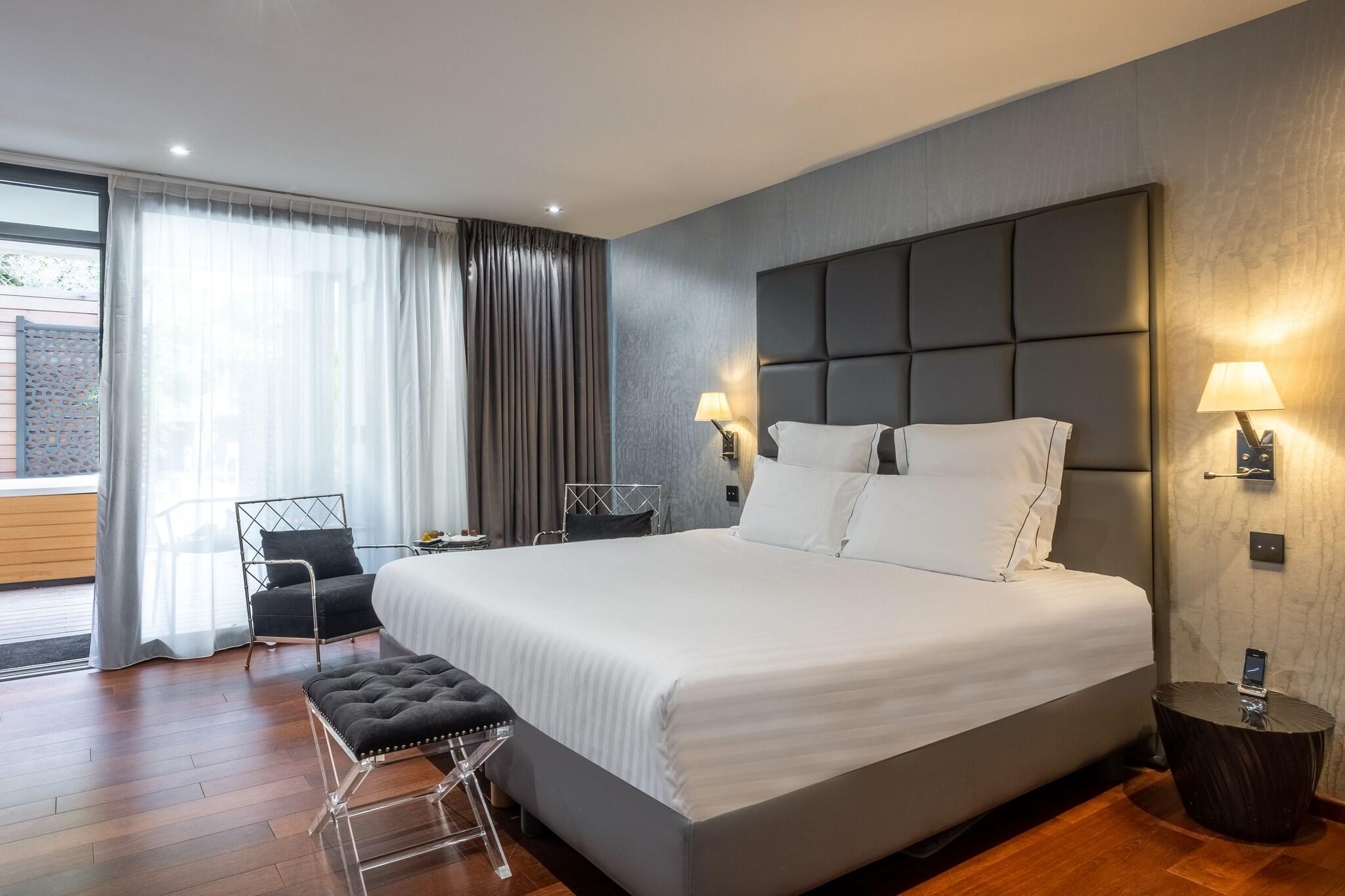 Double Deluxe King Bed