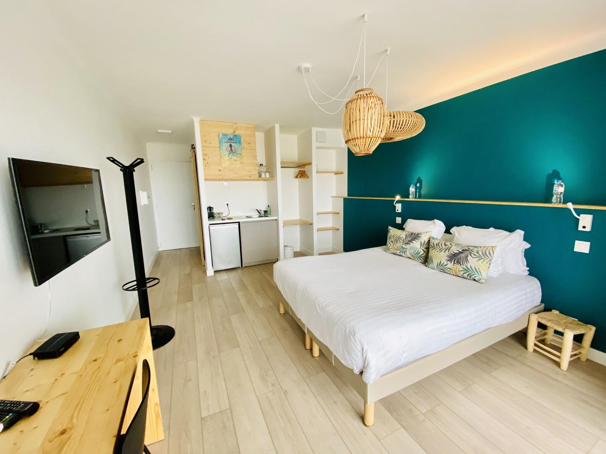 Studio Queen Size Bed