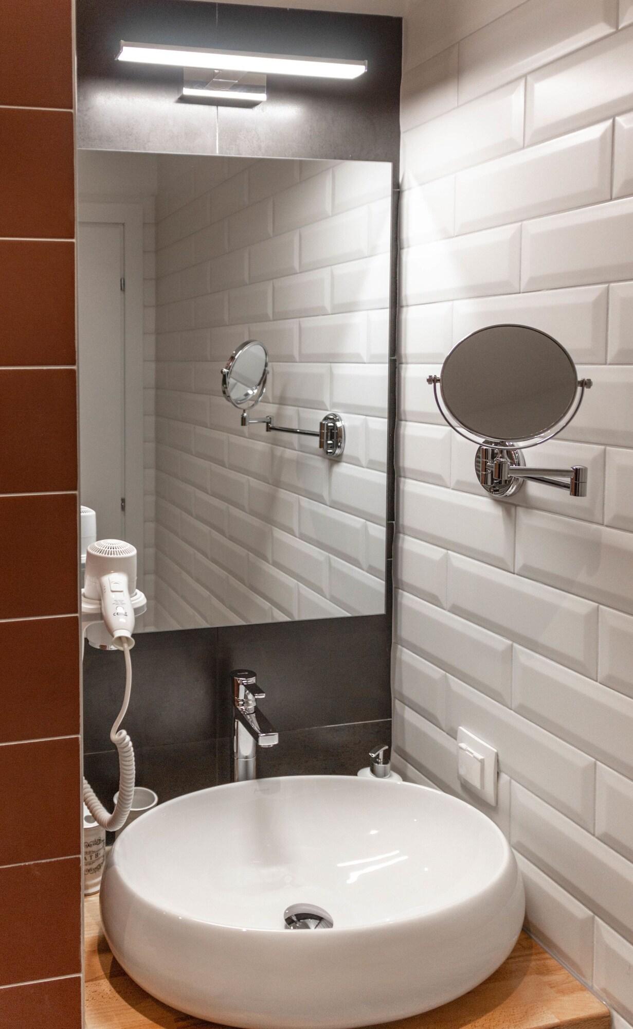 Apartment Queen Size Bed