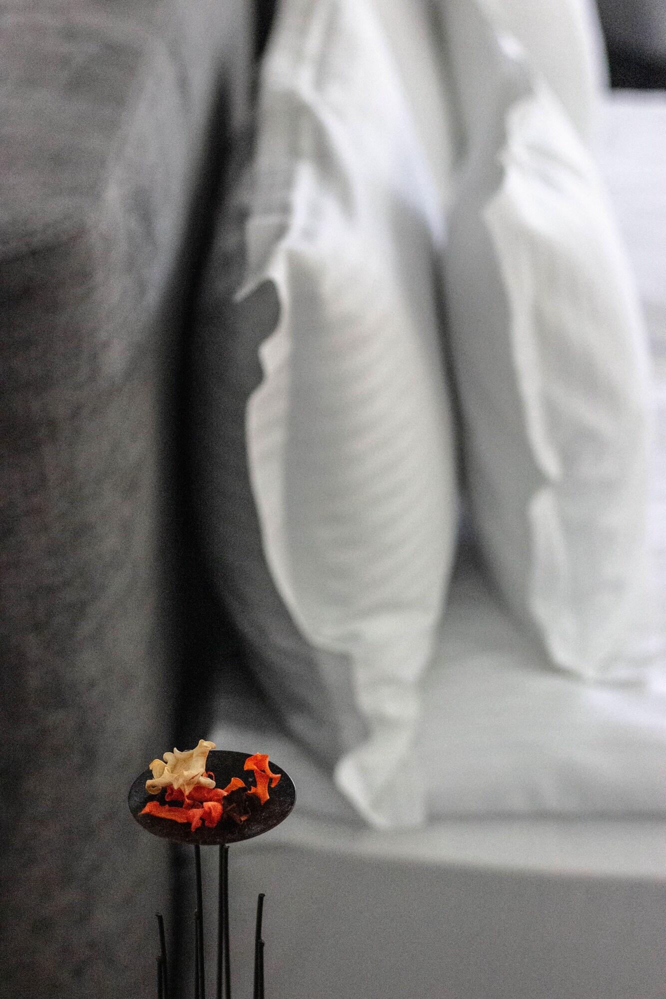 Apartment Business Queen Bed