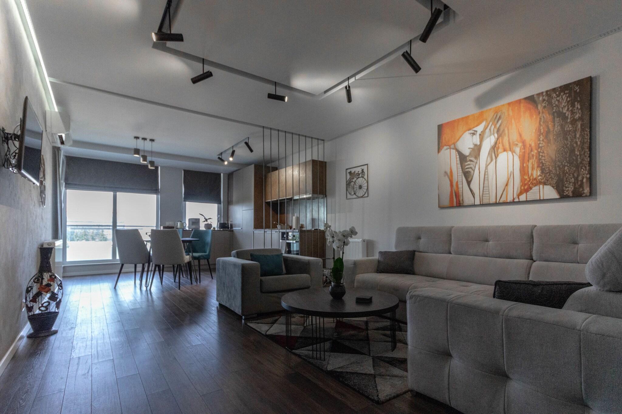 Apartment Business Queen Bed