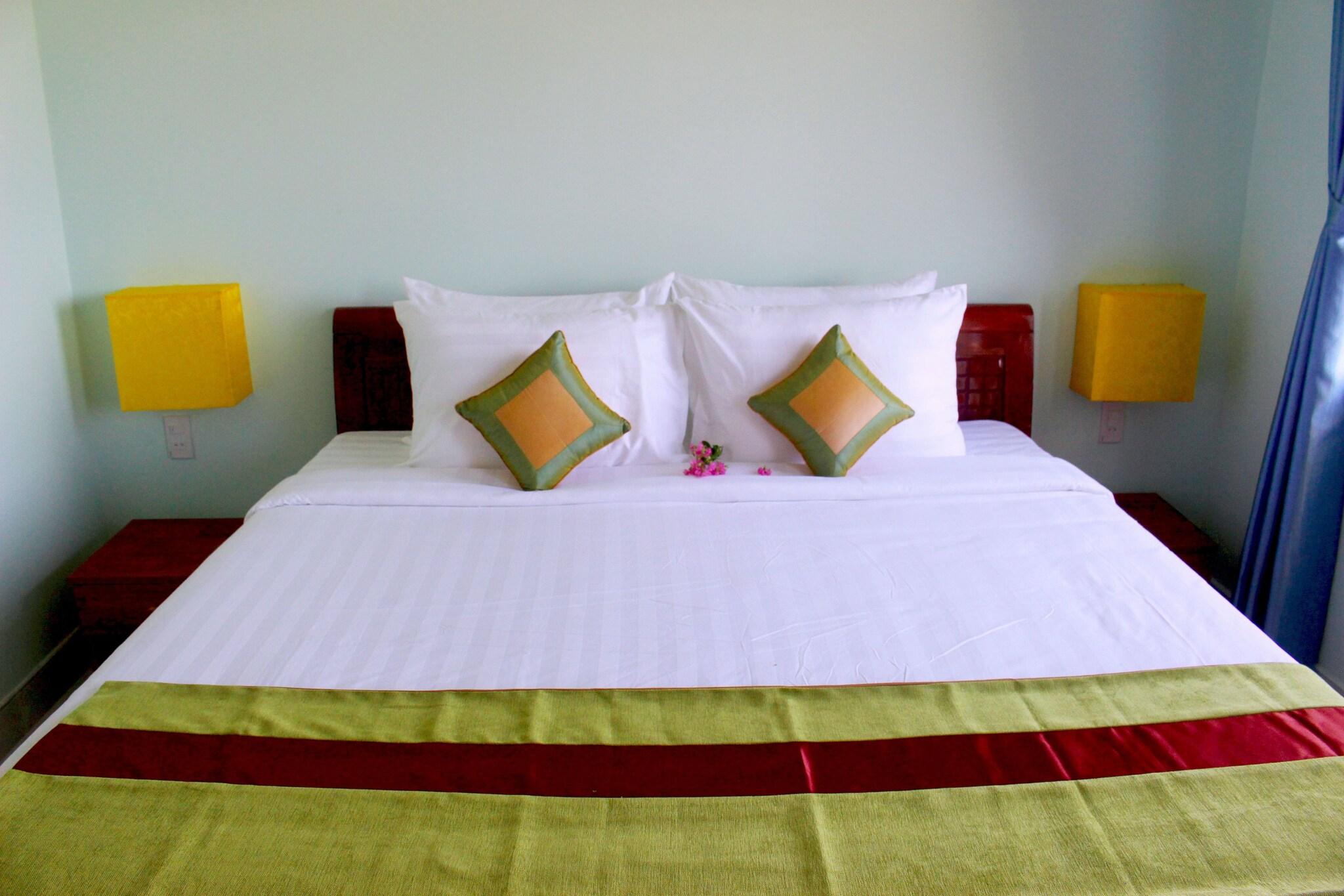 Family Room Queen Size Bed