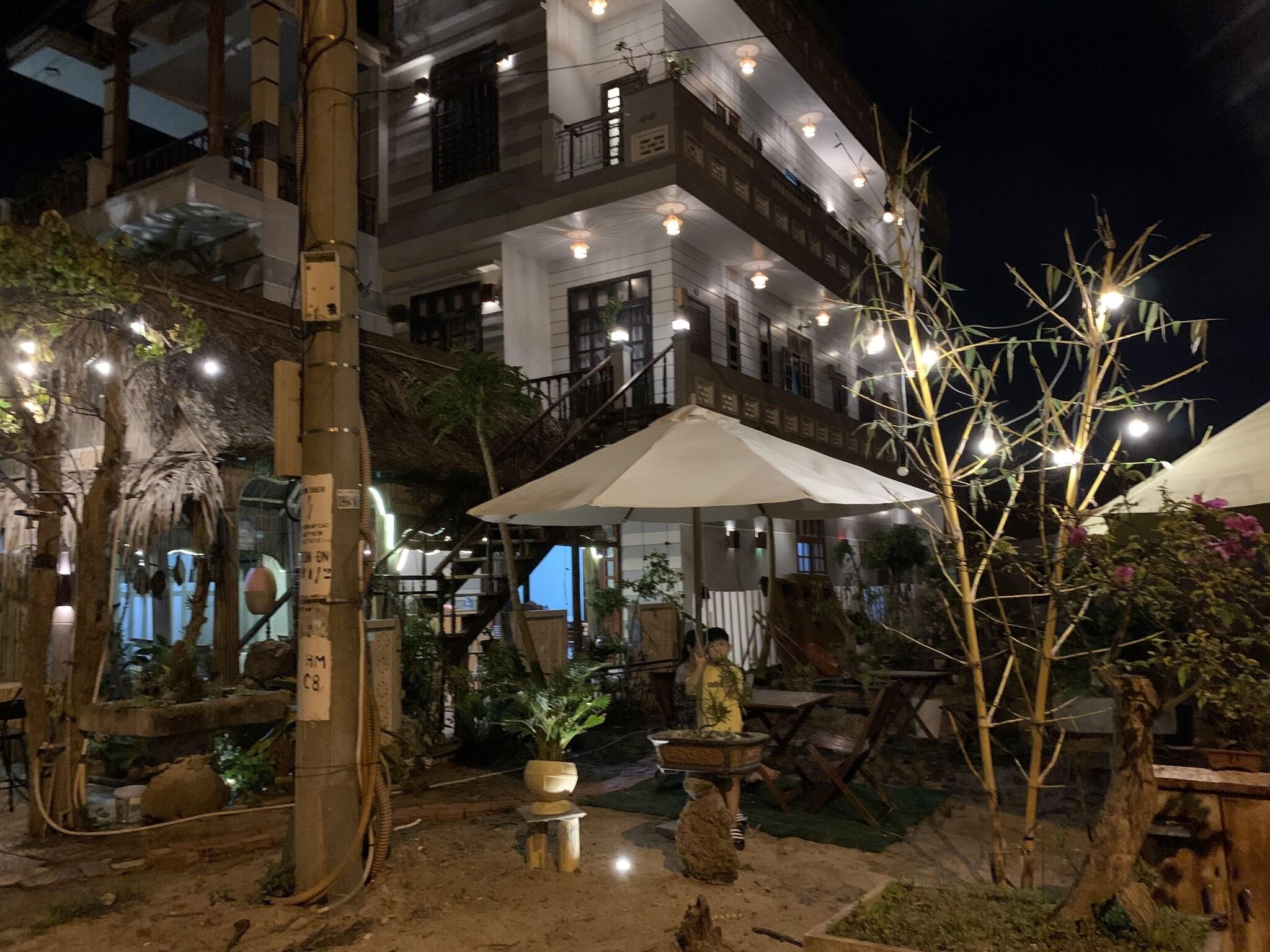 Family Room Queen Size Bed