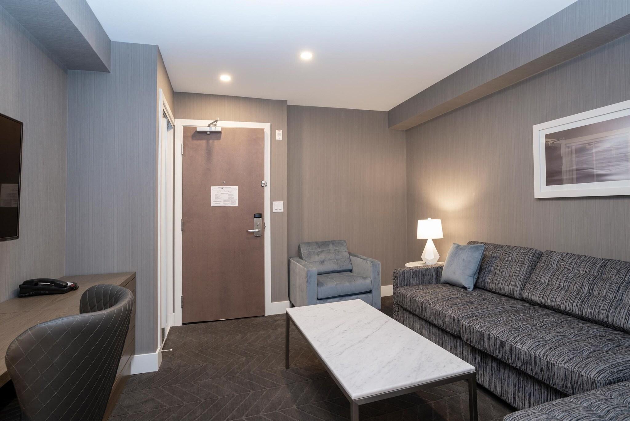 Suite with Kitchenette