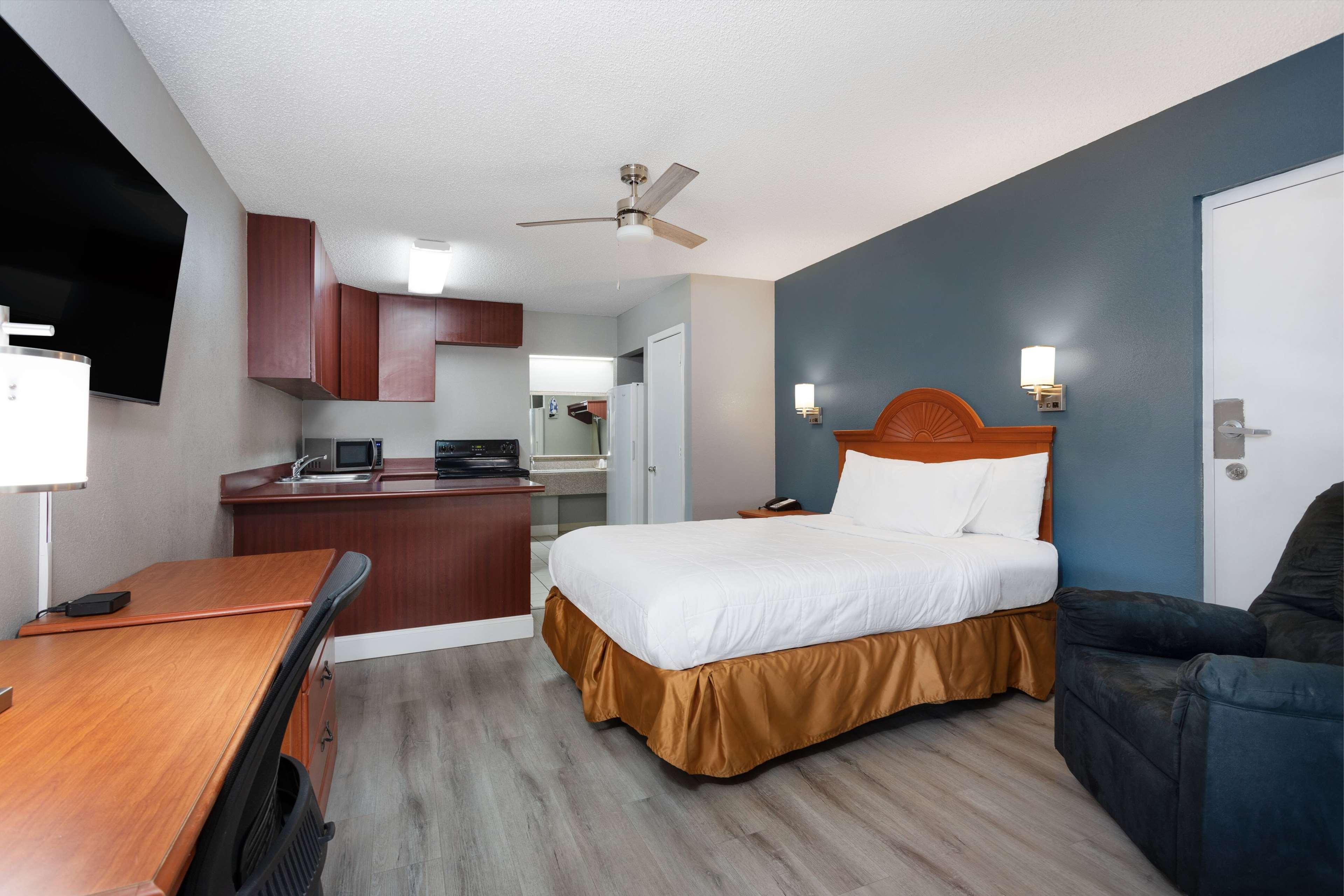 Room Deluxe Queen Bed