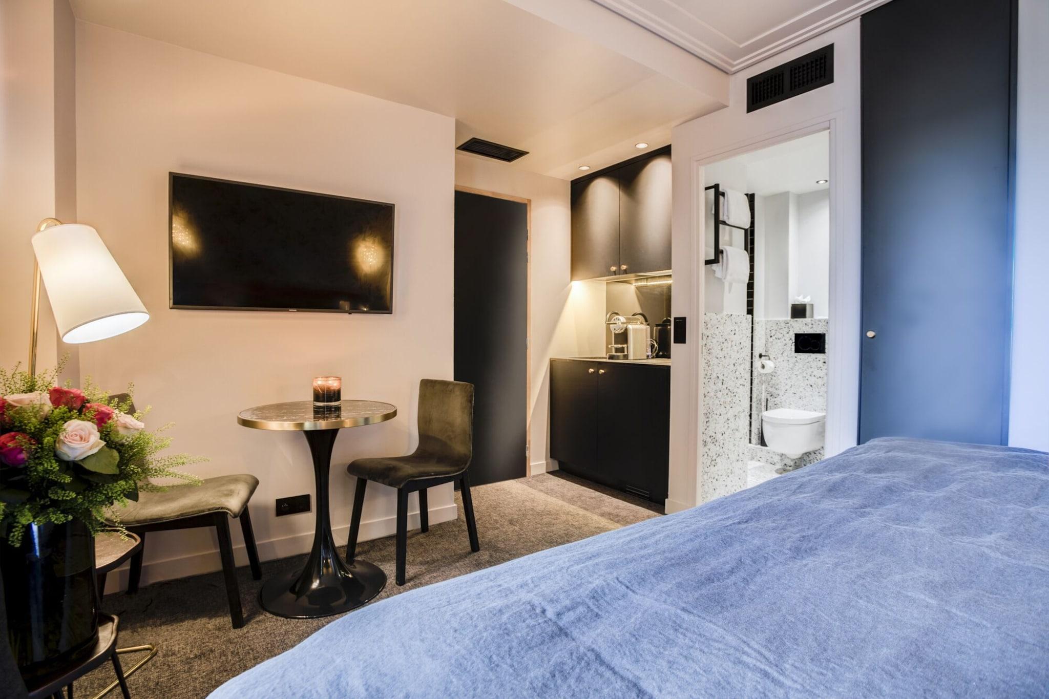 Studio King Size Bed