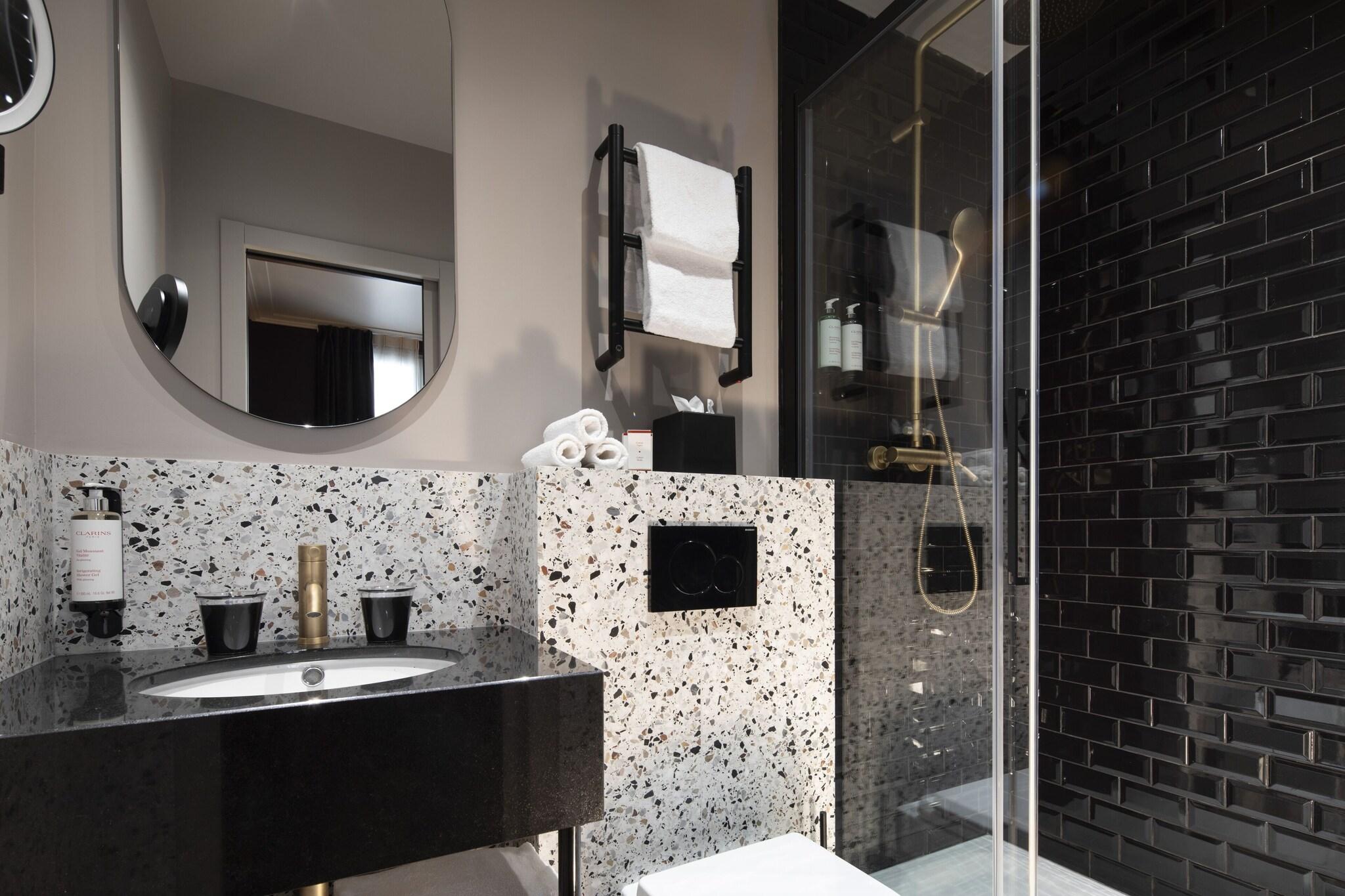 Studio King Size Bed