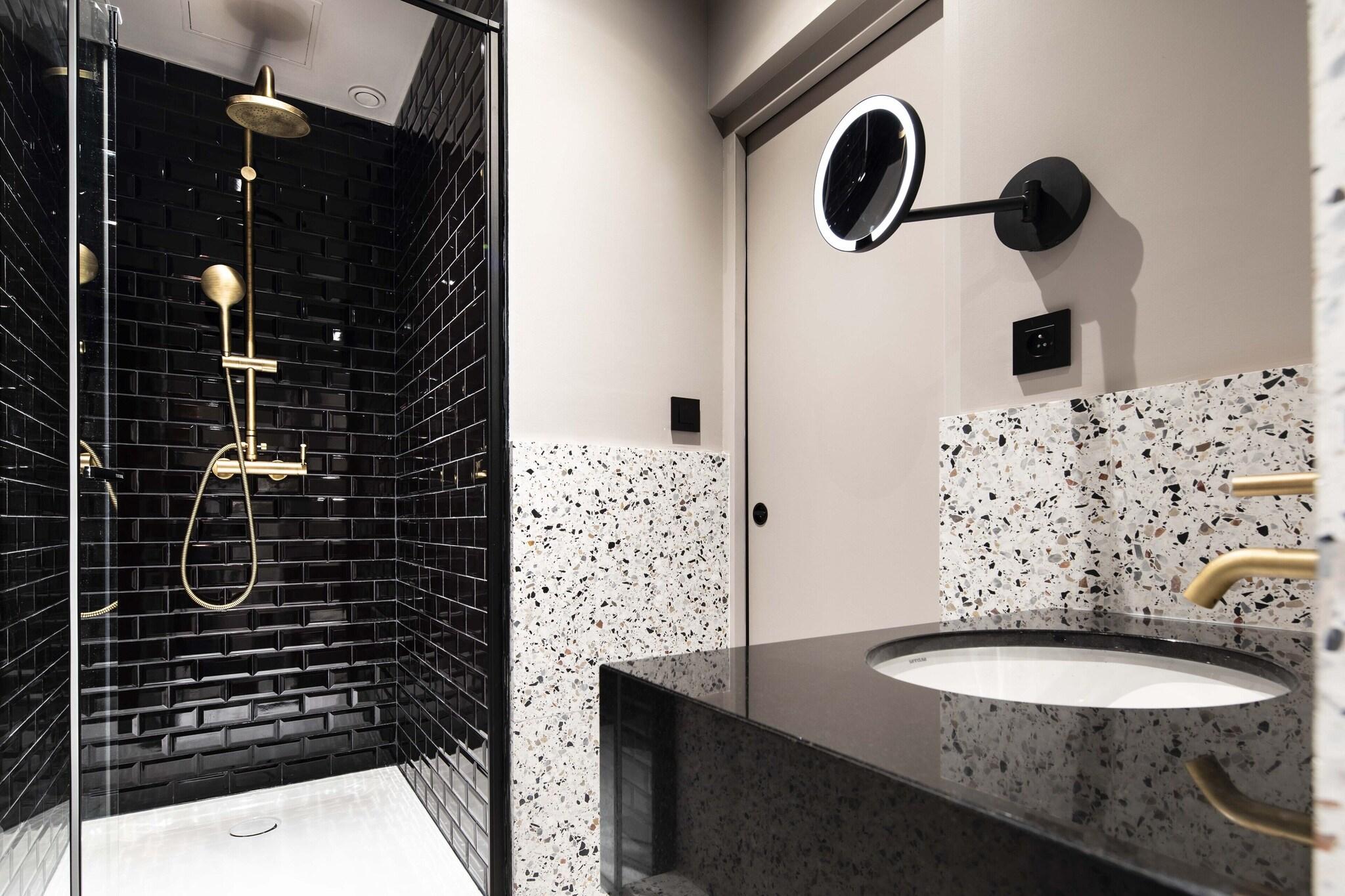 Studio King Size Bed