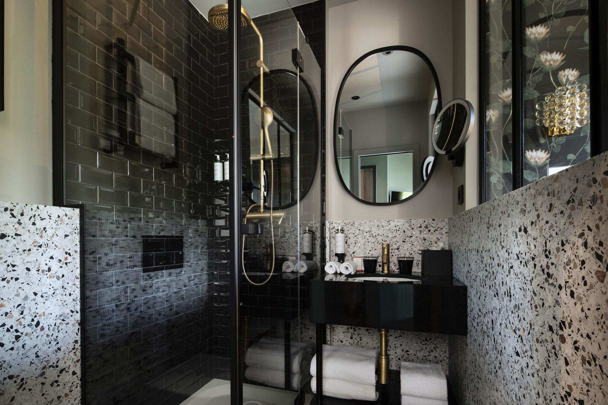 Studio Deluxe King Bed