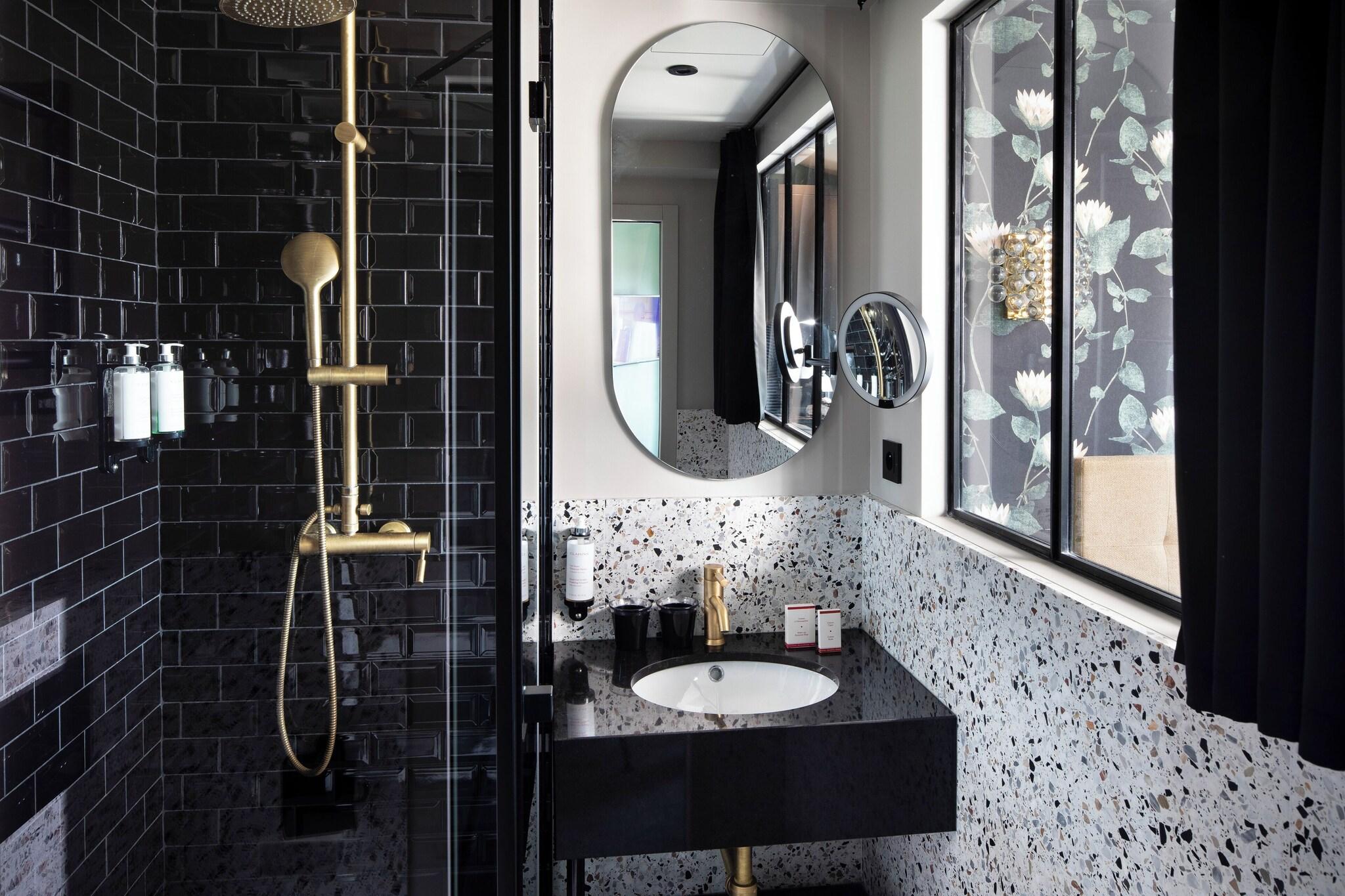 Studio Deluxe King Bed