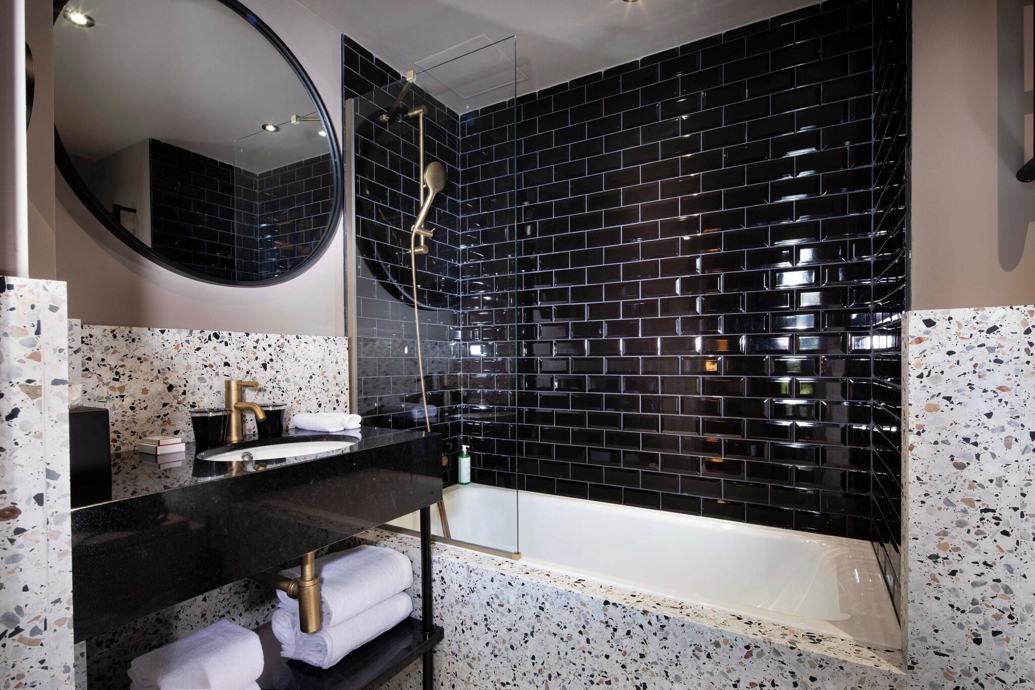 Studio Deluxe King Bed