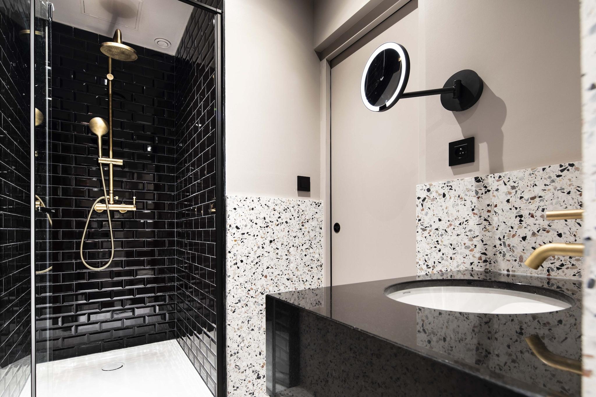 Studio King Size Bed