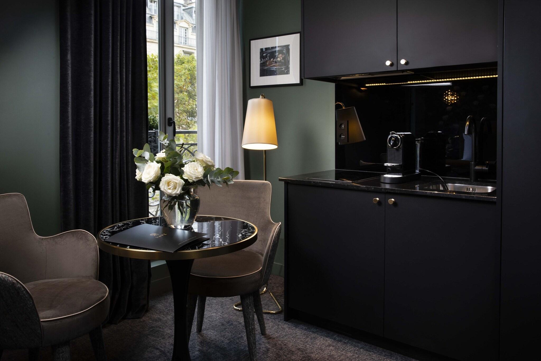 Studio Deluxe King Bed