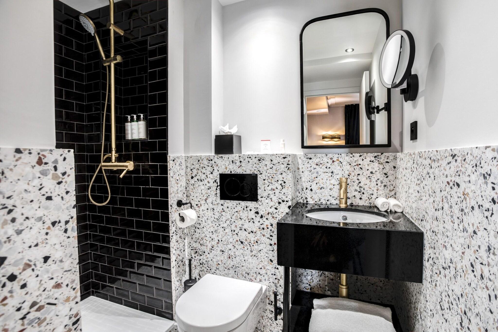 Studio King Size Bed