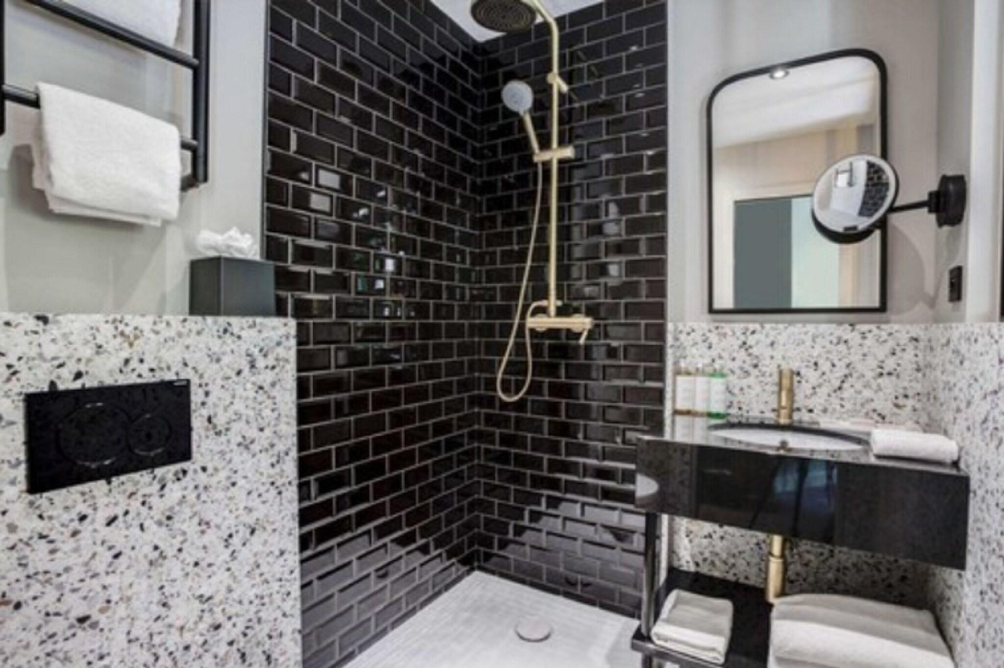 Studio King Size Bed