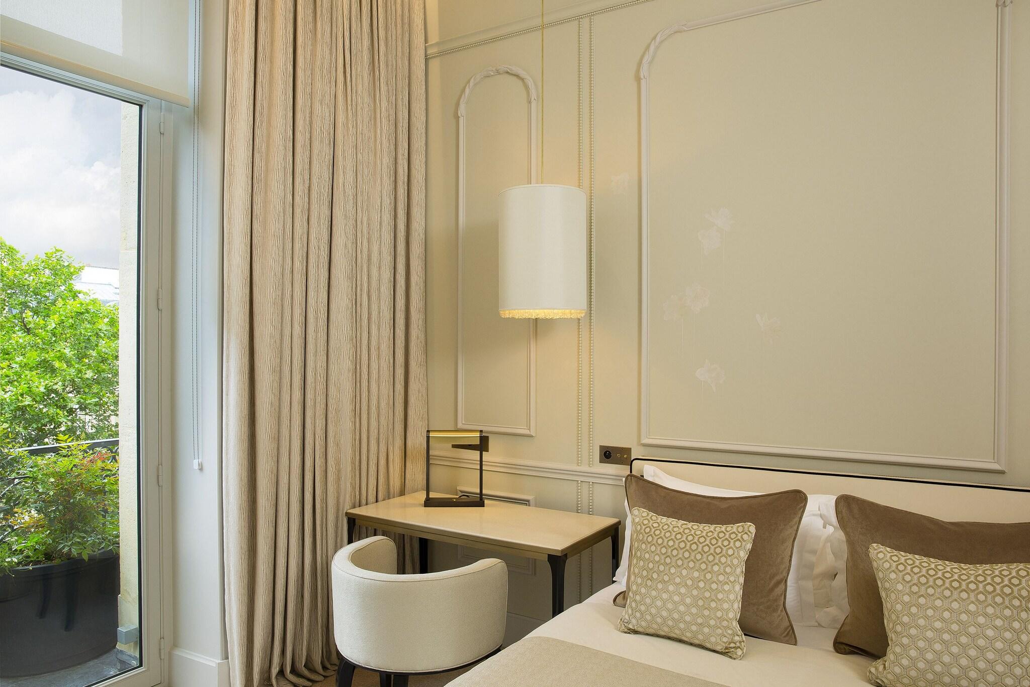 Double Classic Queen Bed