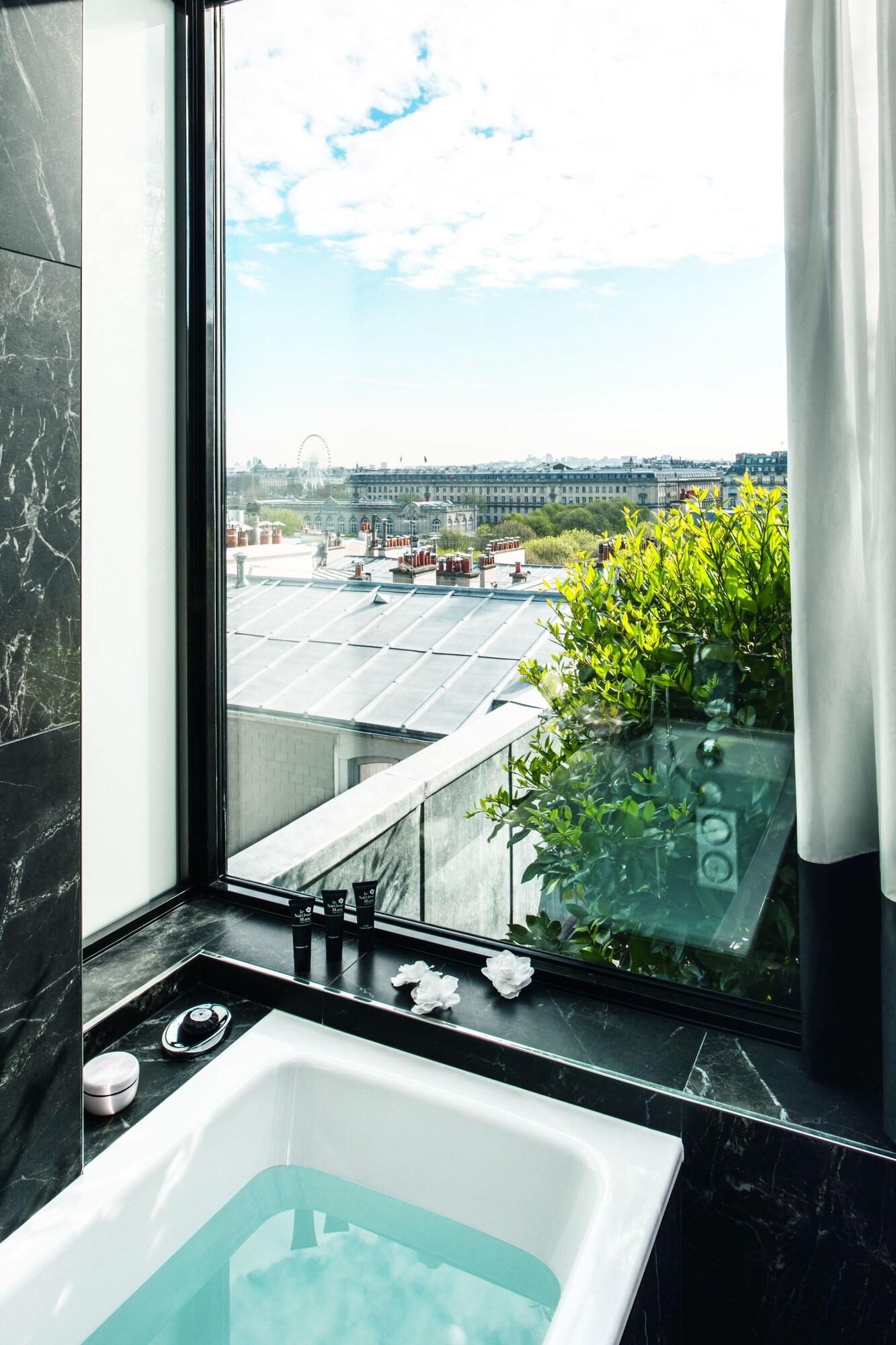 Suite Queen Size Bed