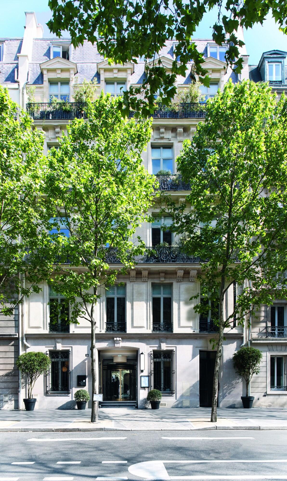 Double Classic Queen Bed