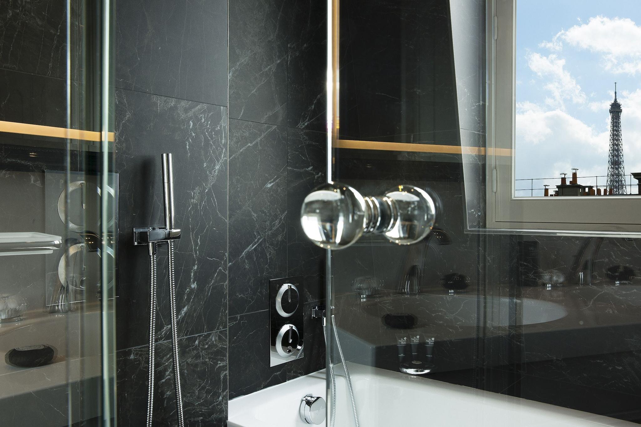 Suite Queen Size Bed