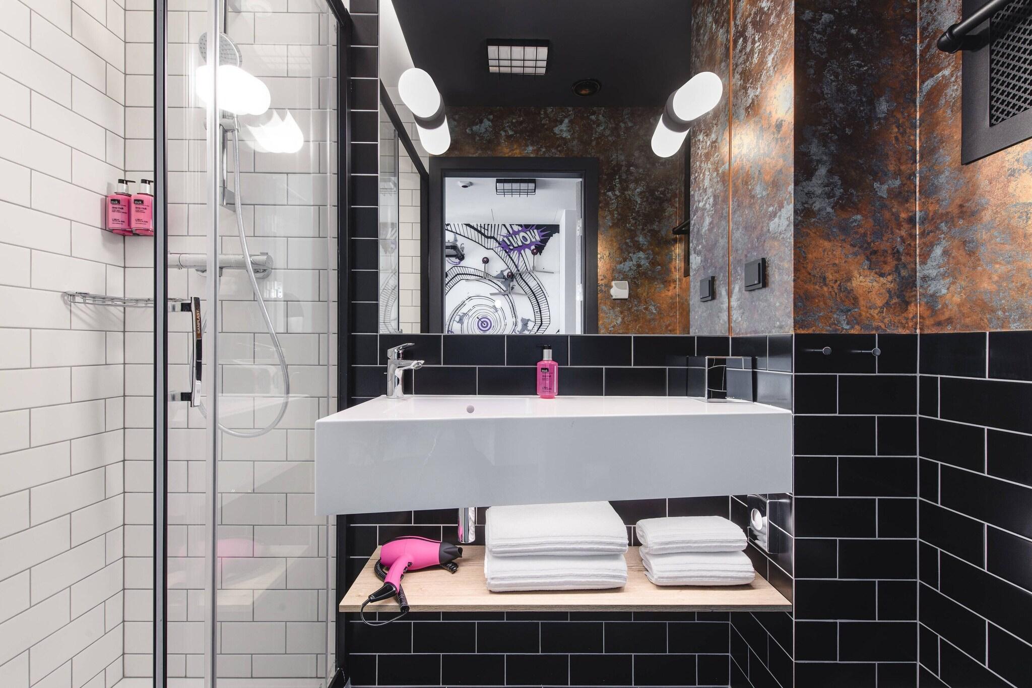 Double Queen Size Bed