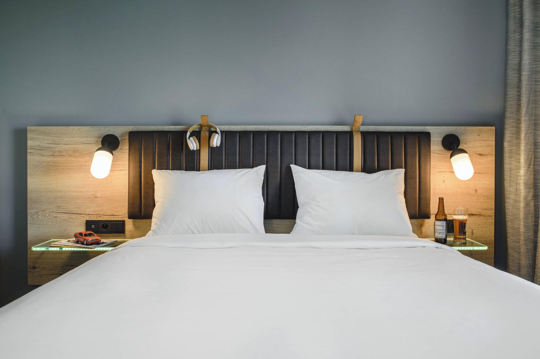 Double Queen Size Bed