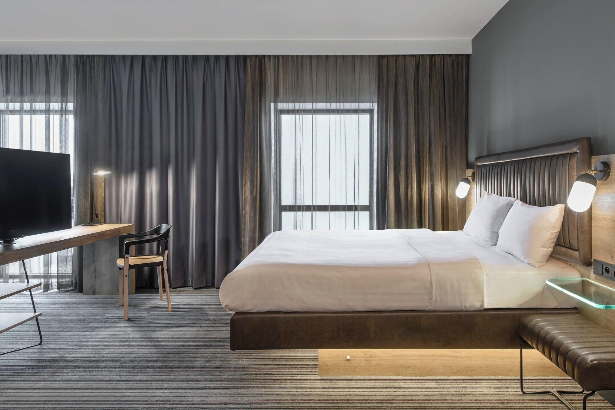 Double Queen Size Bed