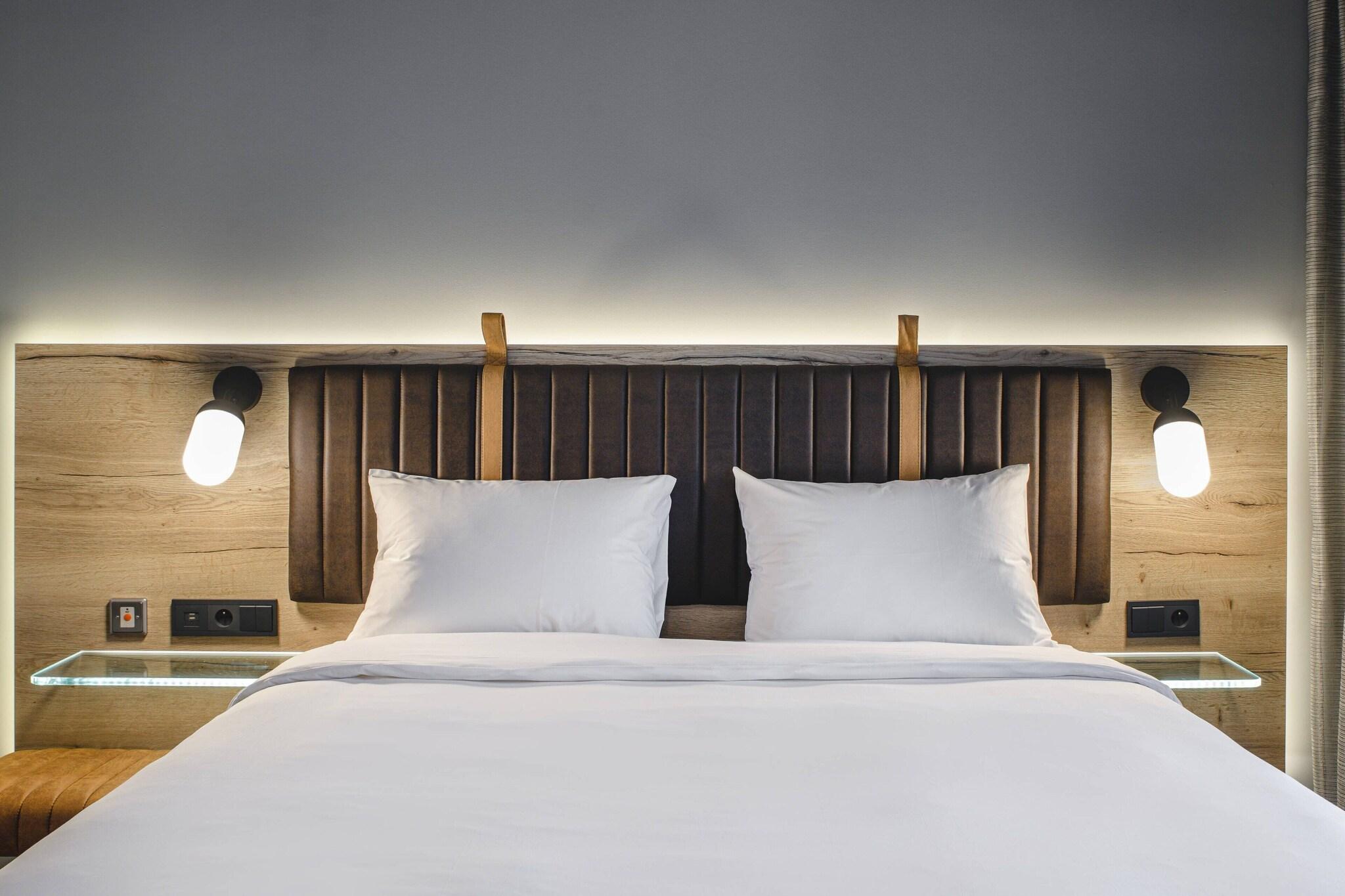 Double Queen Size Bed