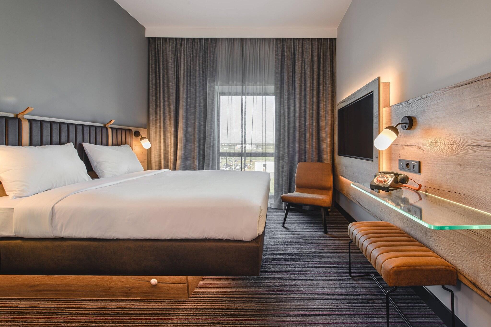 Double Queen Size Bed