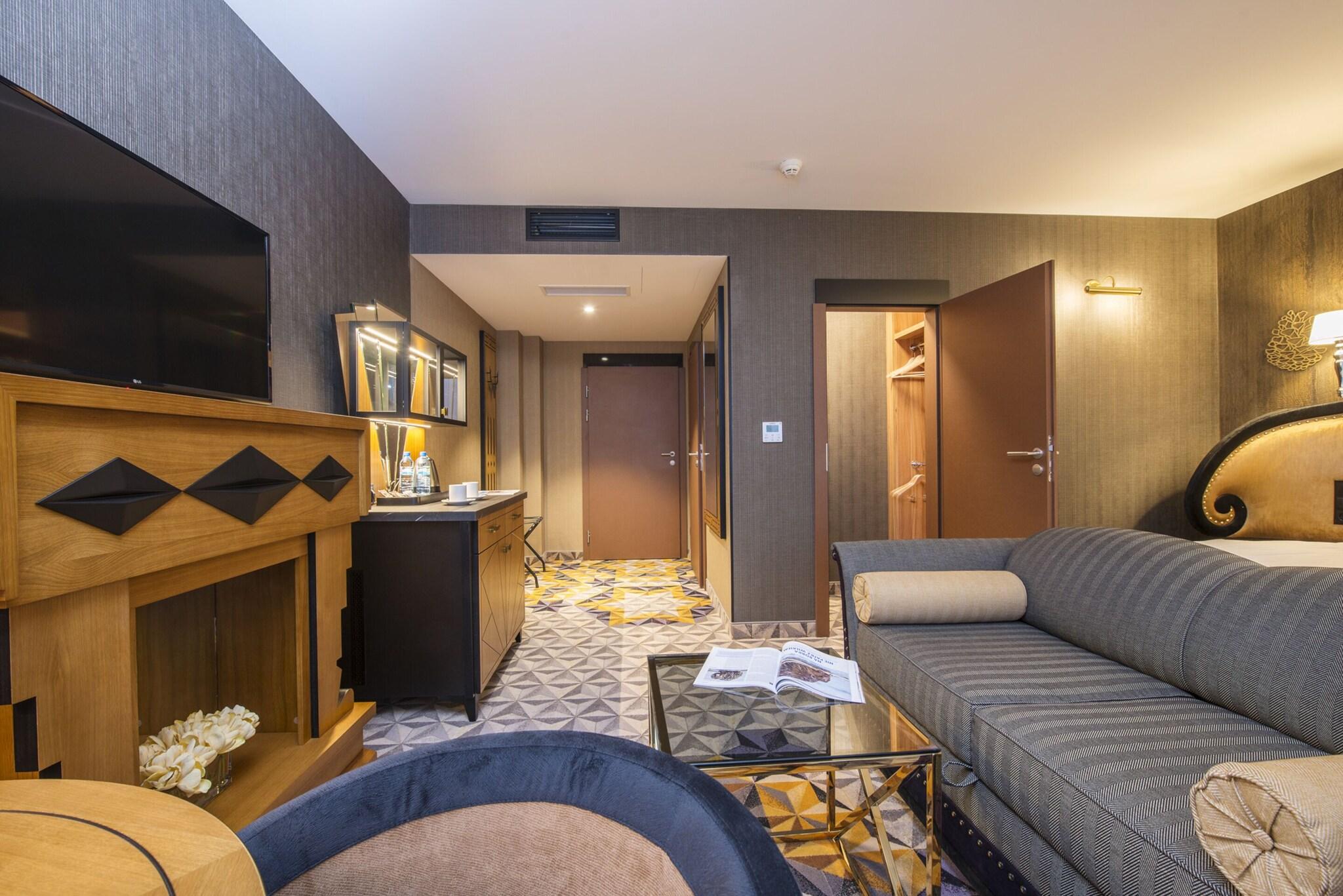 Double or Twin Deluxe Mountain View