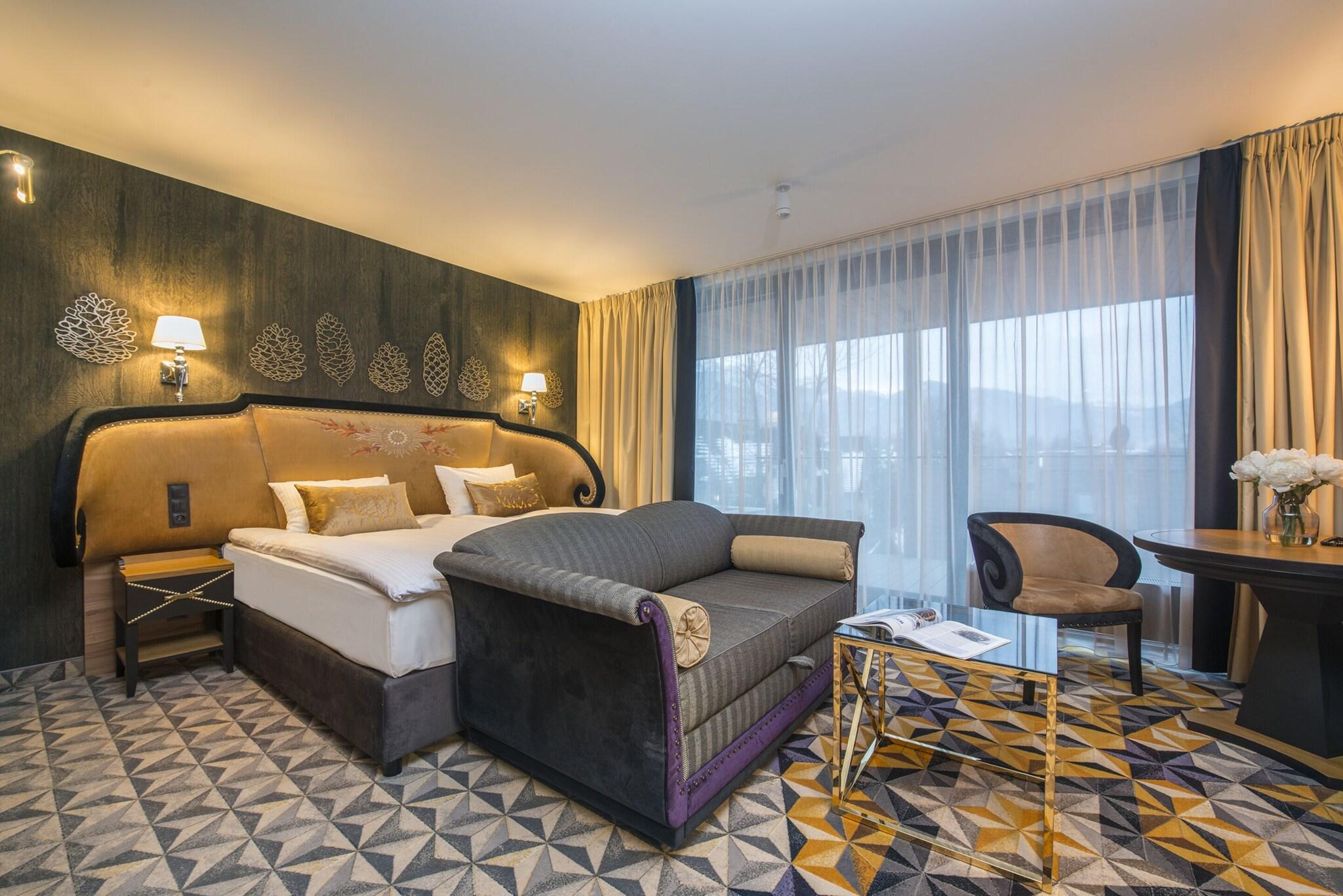 Double or Twin Deluxe Mountain View