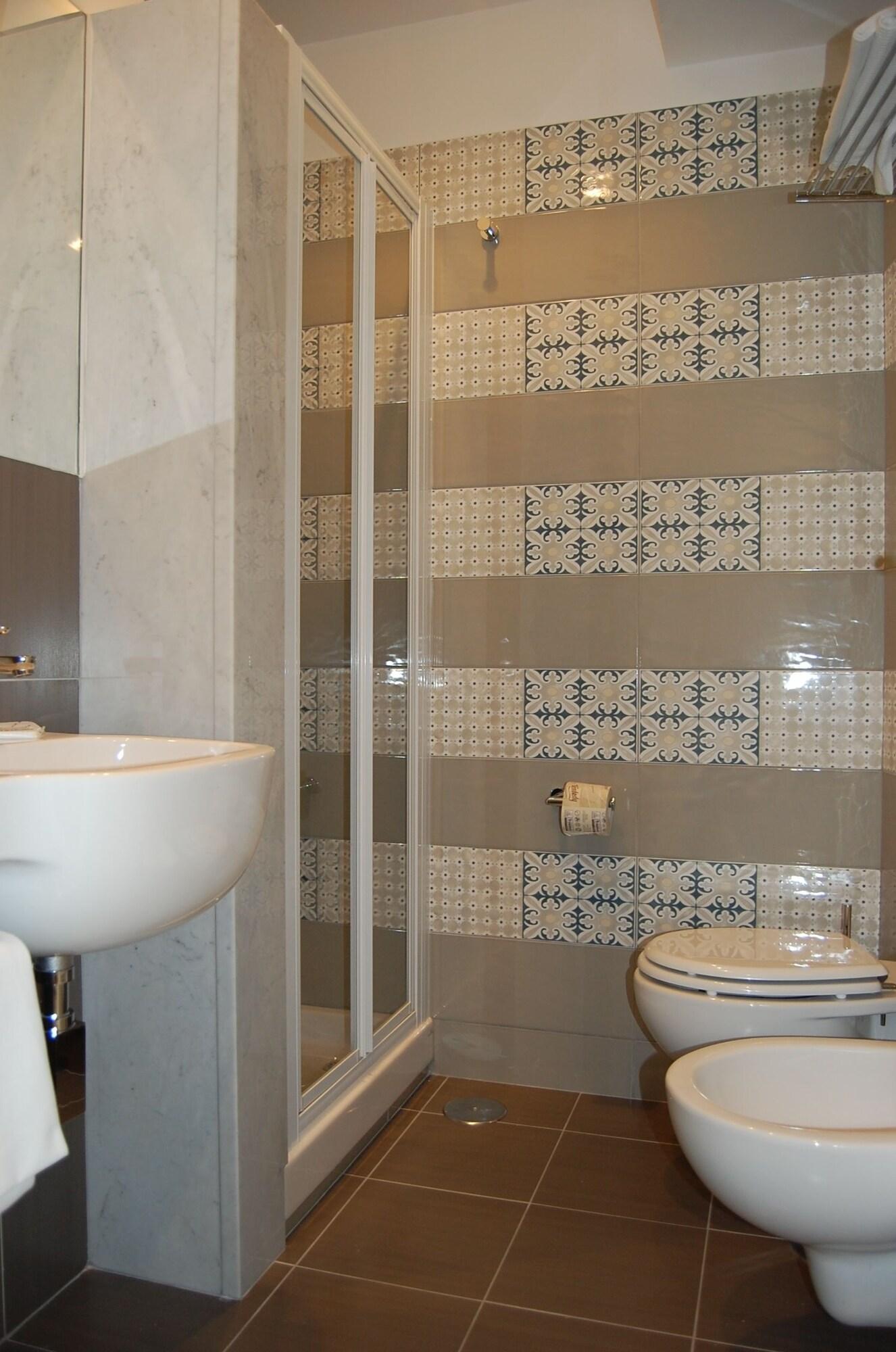 Double or Twin with Double Bed