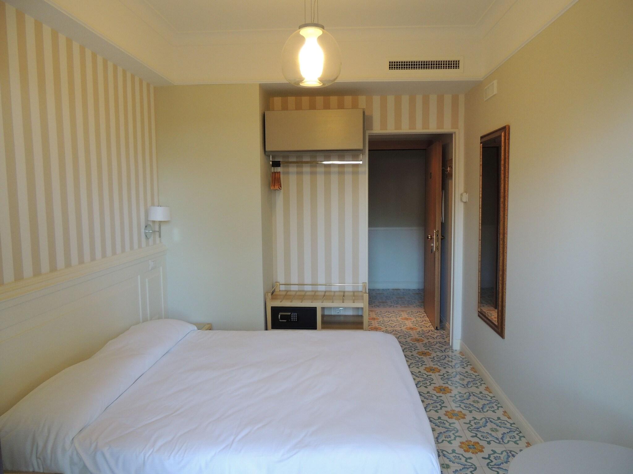 Double or Twin with Double Bed