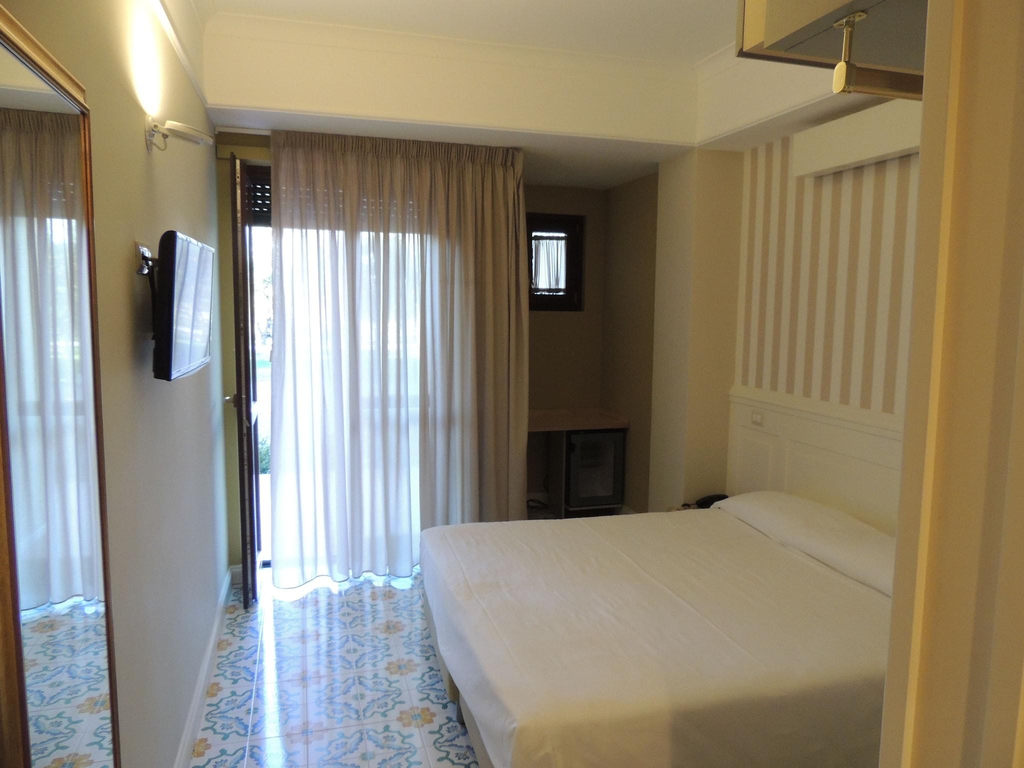 Double or Twin with Double Bed