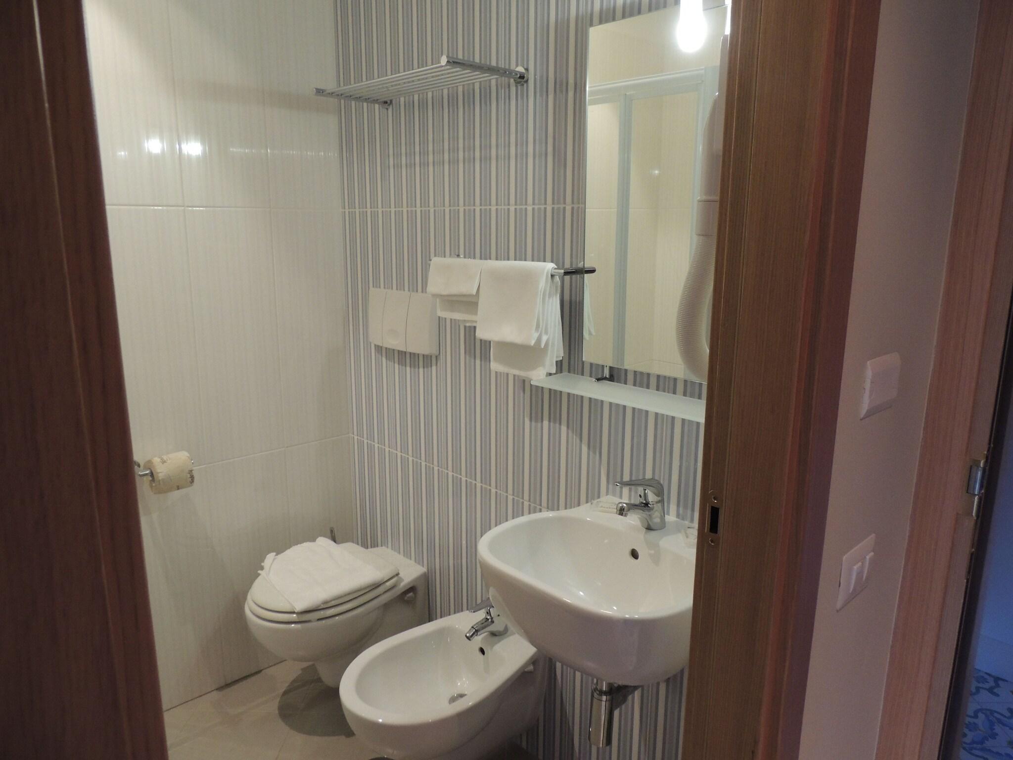 Double or Twin with Double Bed