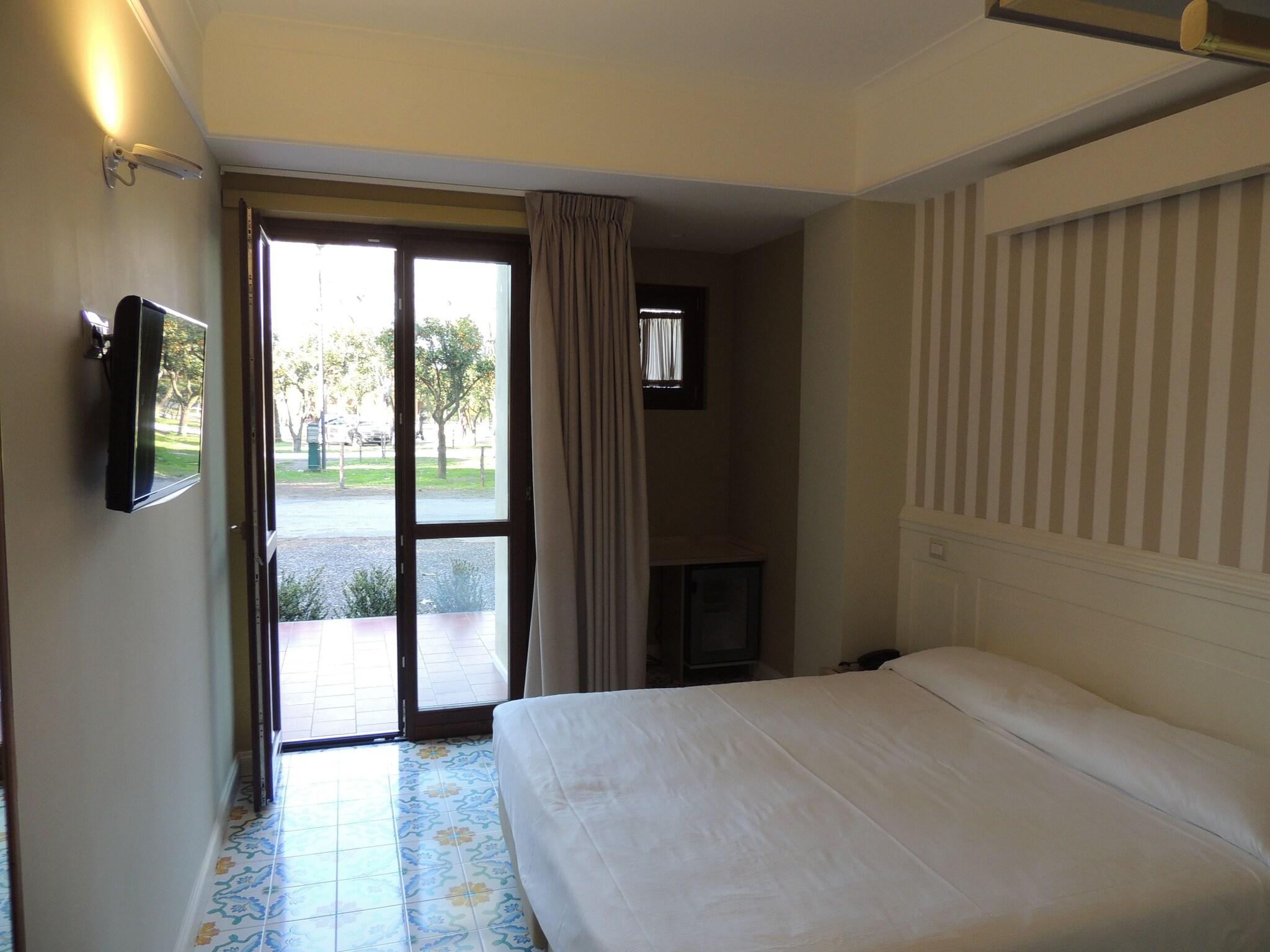 Family Room Queen Size Bed