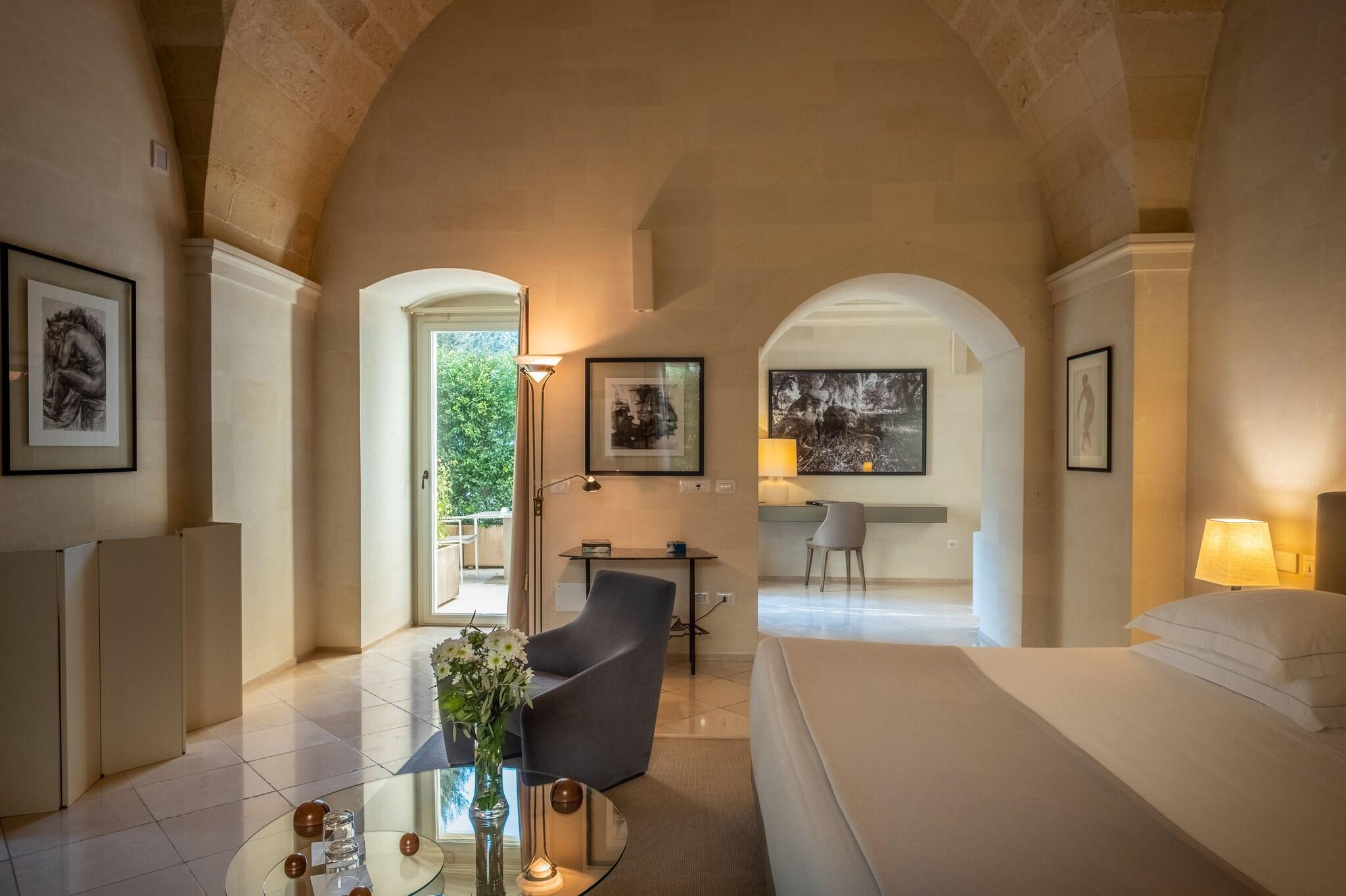 Junior Suite Deluxe Queen Bed