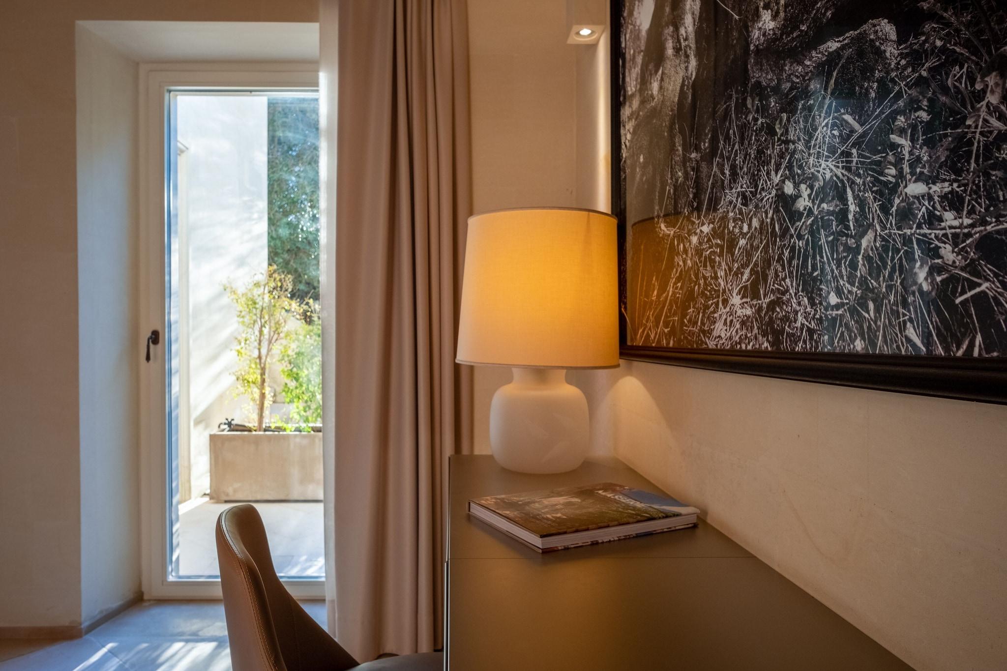 Junior Suite Deluxe Queen Bed