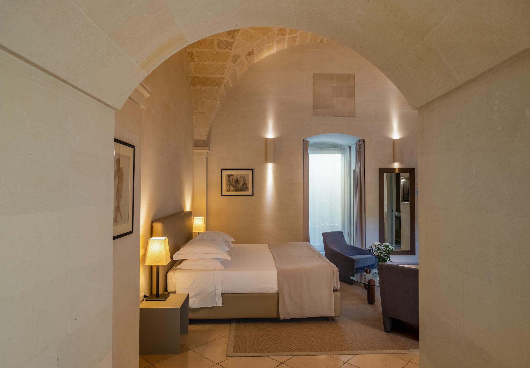 Junior Suite Deluxe Queen Bed